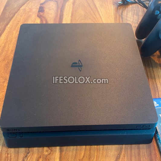 Console de jeu Sony Playstation 4 (PS4) Slim 1 To avec 1 manette DUALSHOCK 4 et 10 jeux - Occasion étrangère