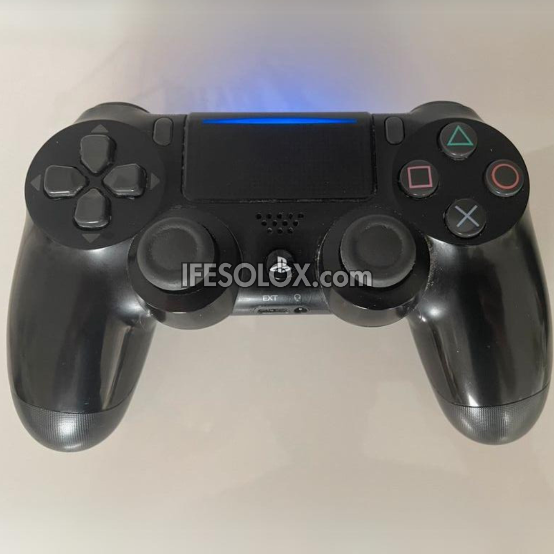 Sony Playstation 4 (PS4) 500GB Game Console with 1 DUALSHOCK 3 Controller - Foreign Used
