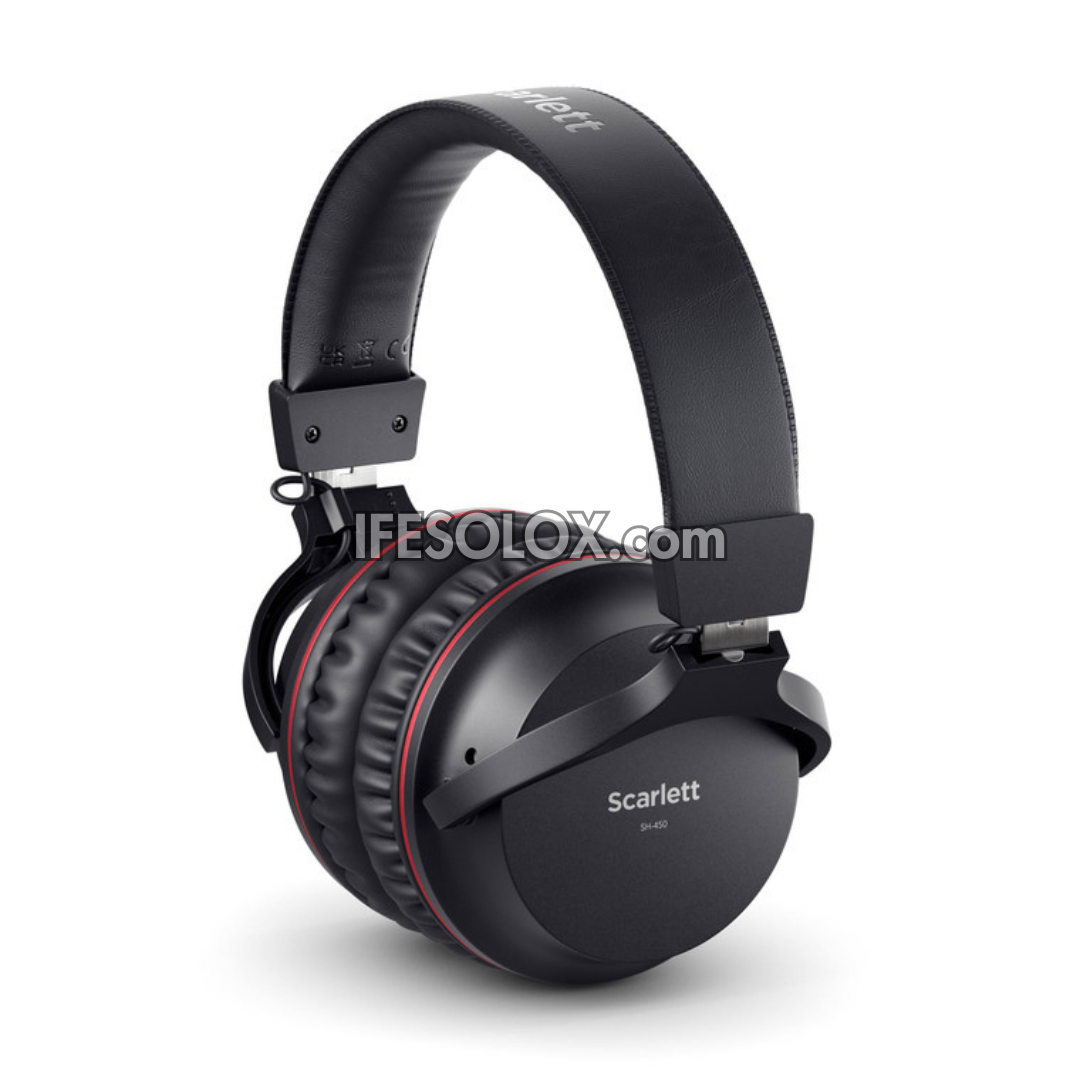 Focusrite Scarlett Solo 4th Gen Studio with USB Audio Interface, Headphone, Microphone and XLR Cable - Brand New