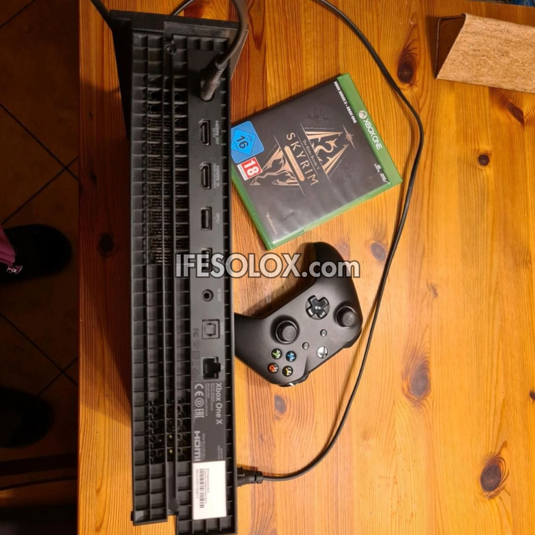 Microsoft XBOX ONE X 1TB Game Console Complete Set with 2 Wireless Controller - Foreign Used