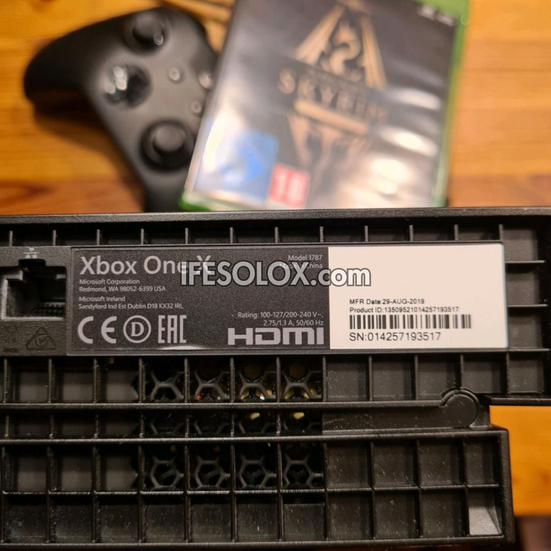 Microsoft XBOX ONE X 1TB Game Console Complete Set with 2 Wireless Controller - Foreign Used