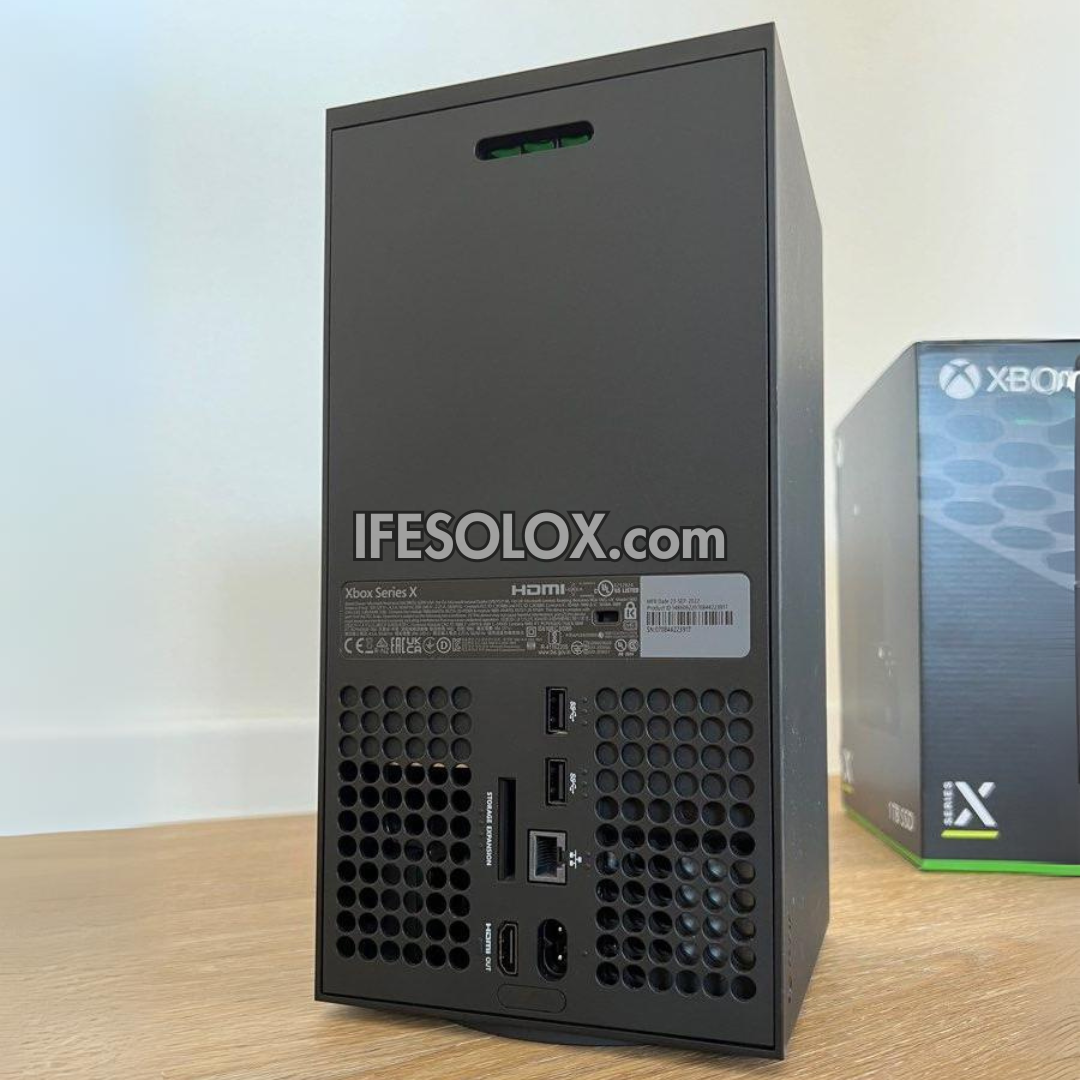 Microsoft Xbox Series X 1TB SSD Game Console Complete Set with 2 Wireless Controller - Foreign Used