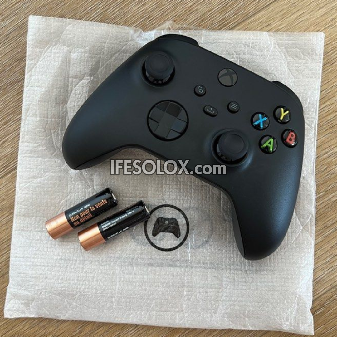 Microsoft Xbox Series X 1TB SSD Game Console Complete Set with 2 Wireless Controller - Foreign Used