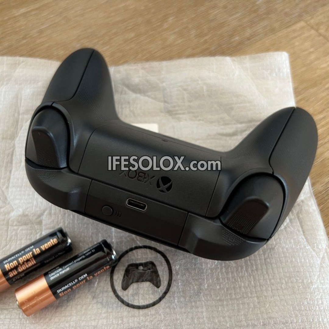 Microsoft Xbox Series X 1TB SSD Game Console Complete Set with 2 Wireless Controller - Foreign Used