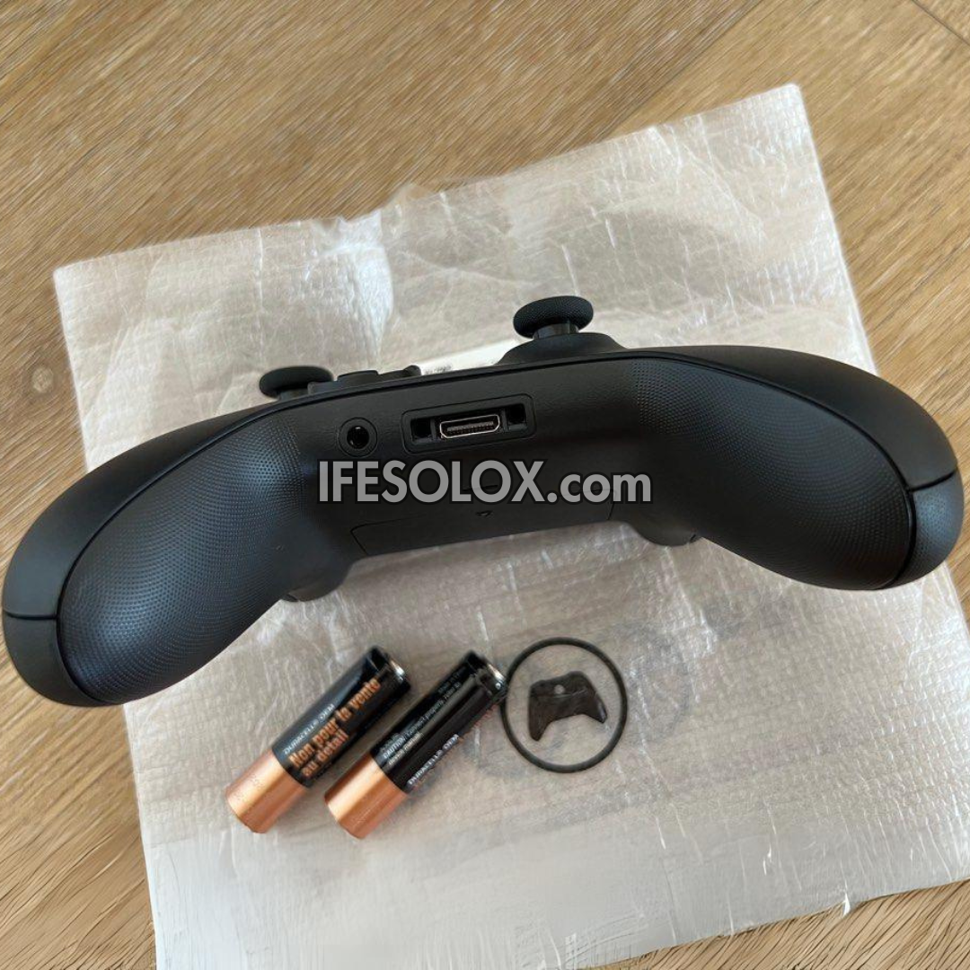 Microsoft Xbox Series X 1TB SSD Game Console Complete Set with 2 Wireless Controller - Foreign Used