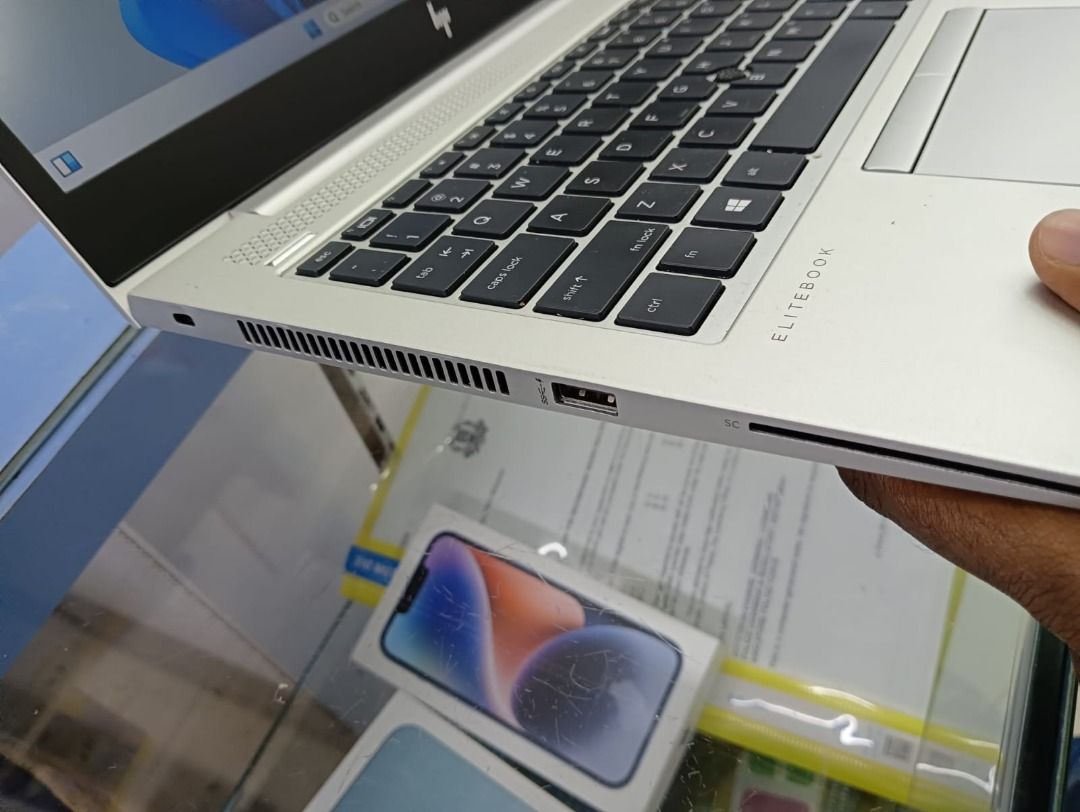 Ordinateur portable HP EliteBook 840 G6 14" Full HD avec Intel Core i5 8e génération, 8 Go de RAM DDR4, 256 Go de SSD - Occasion à l'étranger