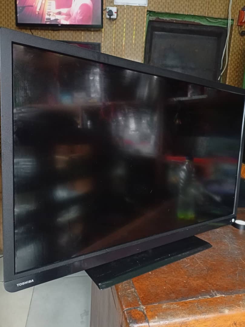 32 inch Toshiba 32L1343DG Fairly Used Widescreen Full HD 1080p LED TV