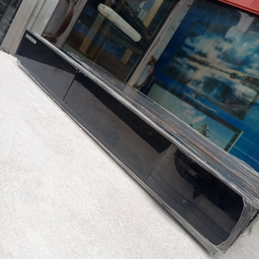 Samsung HT-E6500 5.1Ch 1330watts Blu-ray 3D Smart Home Theater Machine Head - Closer Angle View