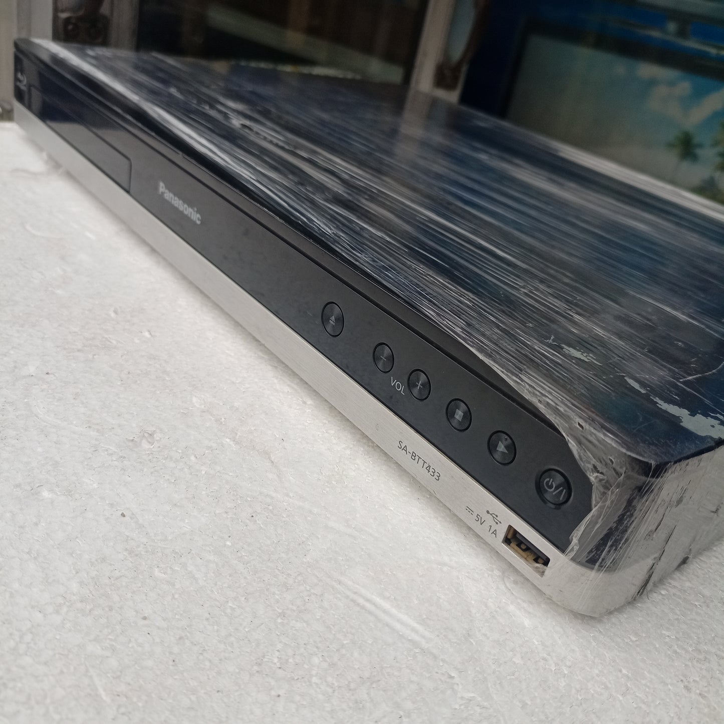Panasonic SA-BTT465 5.1Ch 1000watts Blu-ray 3D Network Smart Home Theater Machine Head - Angle View