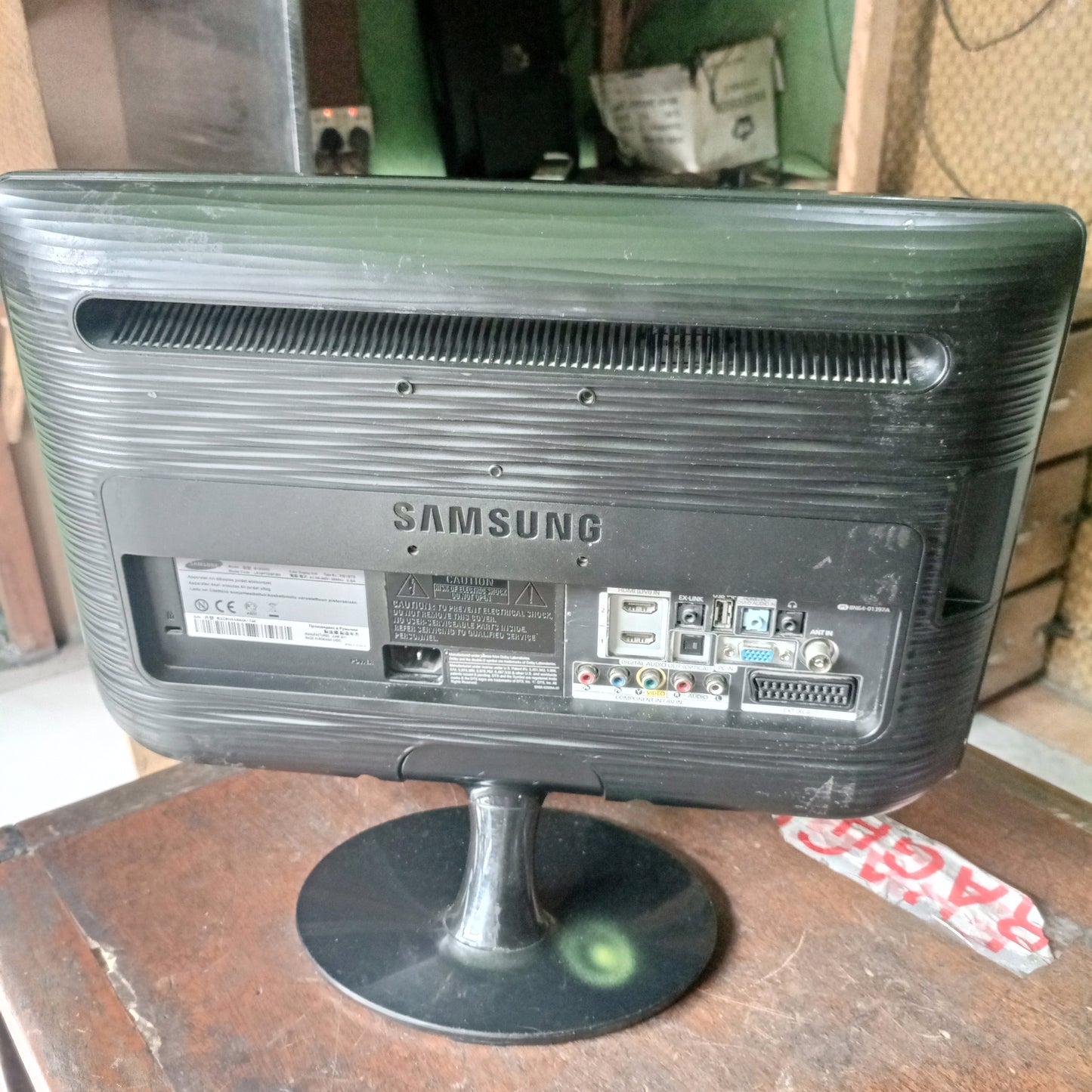 SAMSUNG 19 Inch B1930HD HD Ready LCD TV + USB - Front View