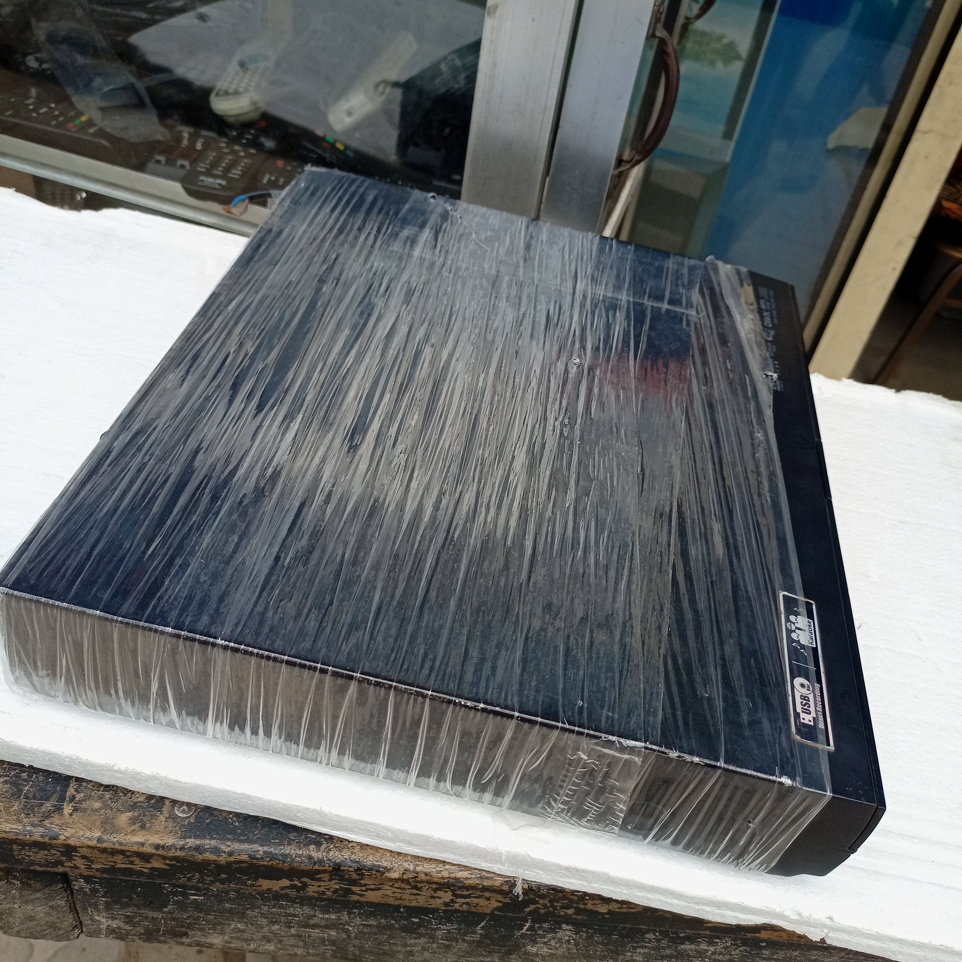 LG HT357SD 300Watts DVD Home Theater Machine Head - Side View