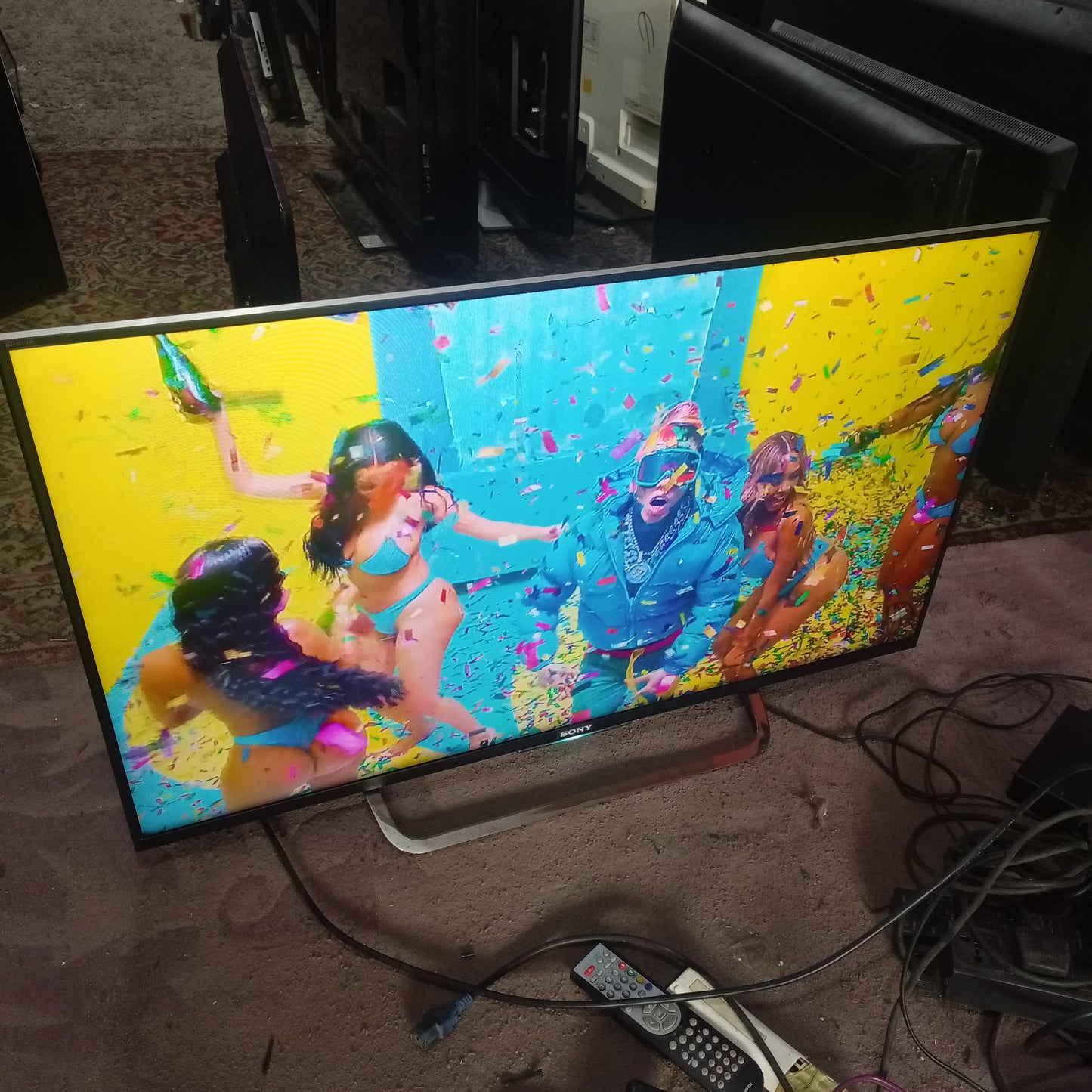 Sony BRAVIA 43 pouces KD-43X8305C 4K Ultra HD Android Smart TV - Royaume-Uni utilisé