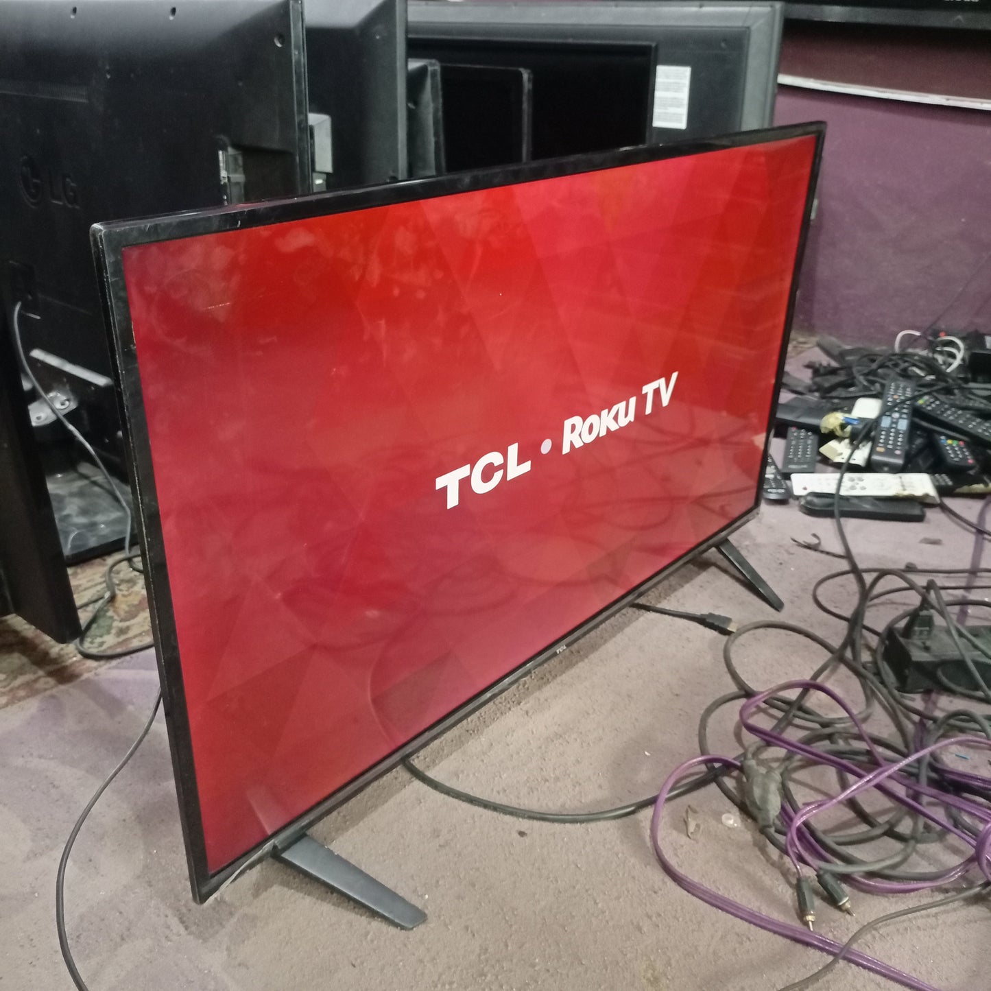 TCL 40 inch 40S321-CA Roku Smart Full LED TV + Built-in WiFi, Netflix, YouTube - Angle View