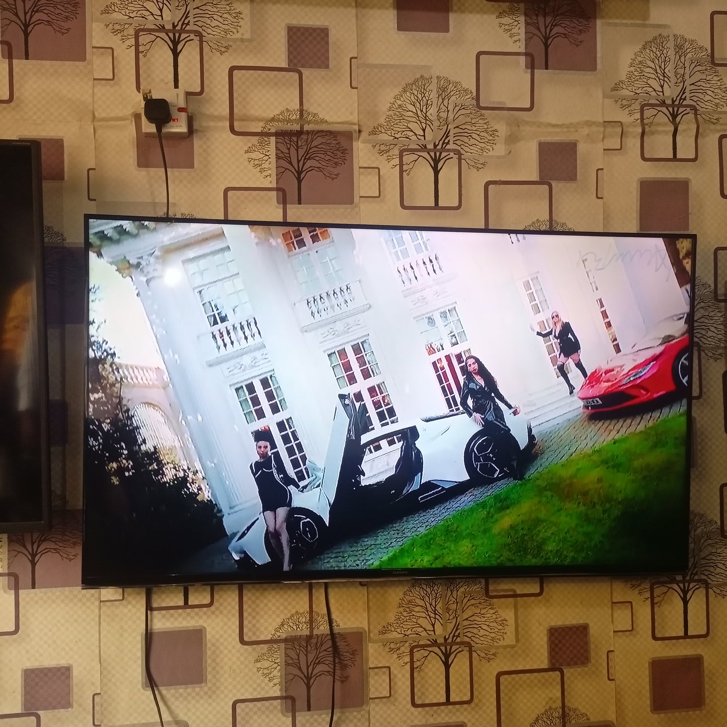 SAMSUNG 55 Inch UE55J5500 Series 5 Smart Full HD LED TV (Built-in WiFi, Miracast) - UK Used