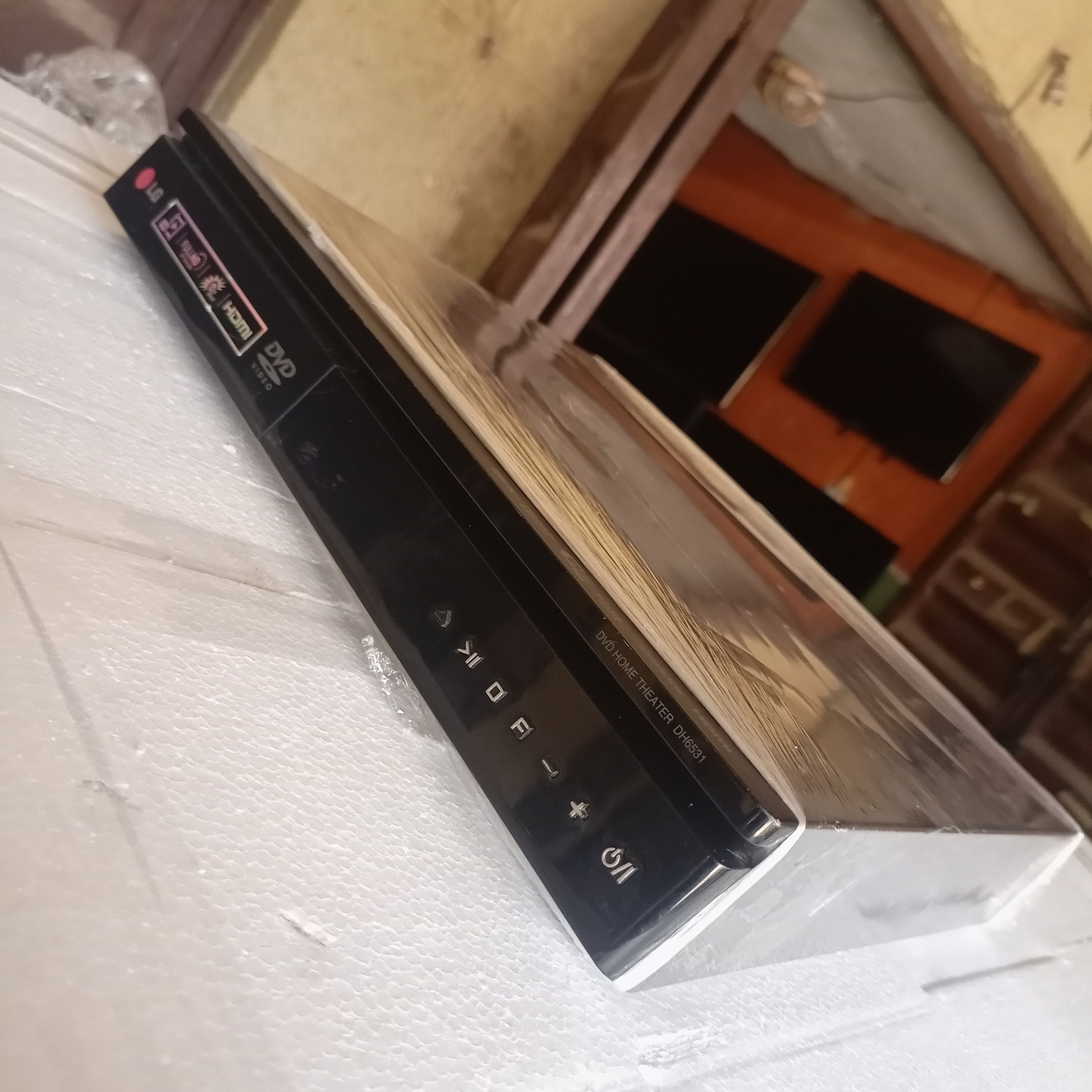 LG DH6531T 5.1Ch 1000Watts Bluetooth DVD Home Theater Machine Head - London Used