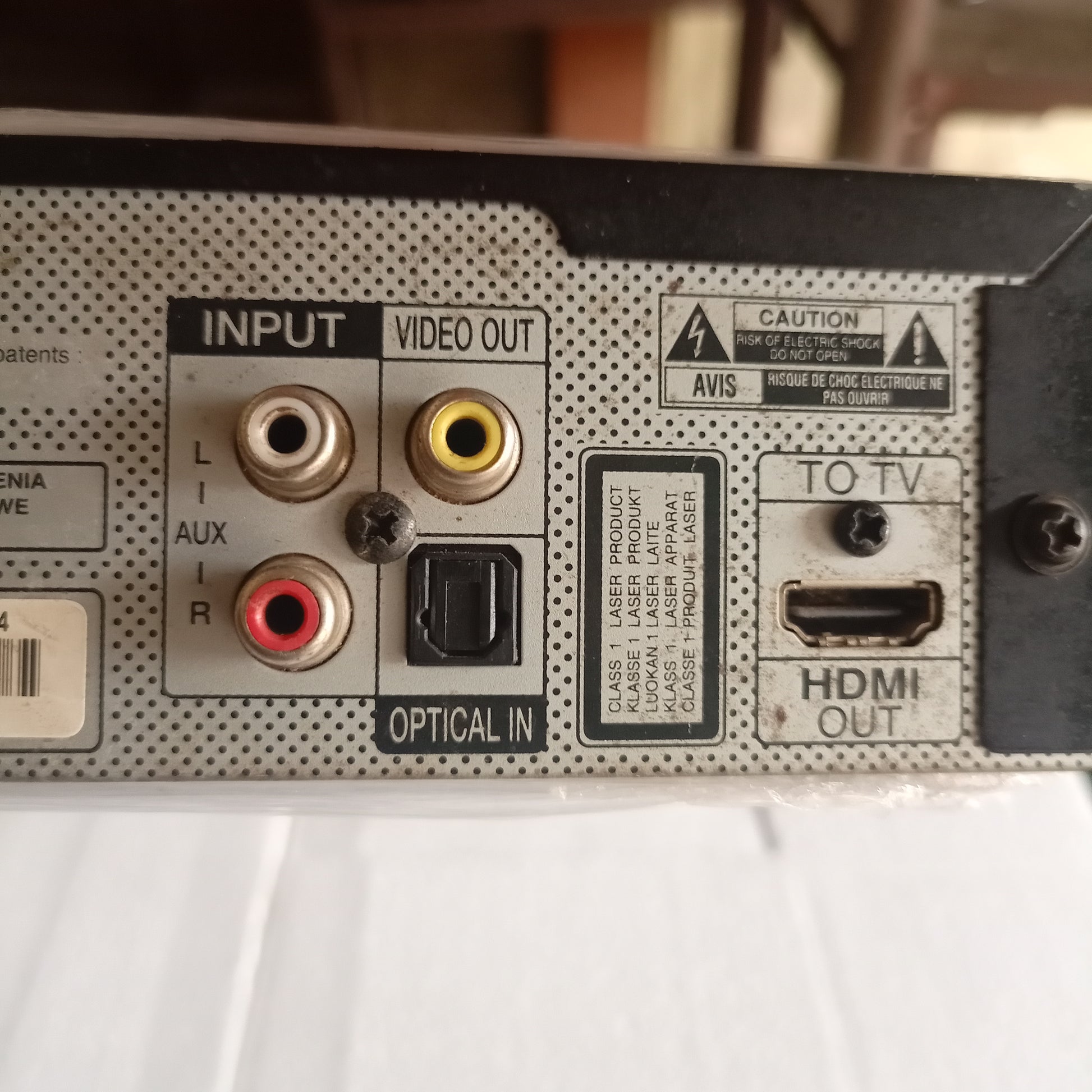 LG DH6531T 5.1Ch 1000Watts Bluetooth DVD Home Theater Machine Head - Video outputs and Optical In