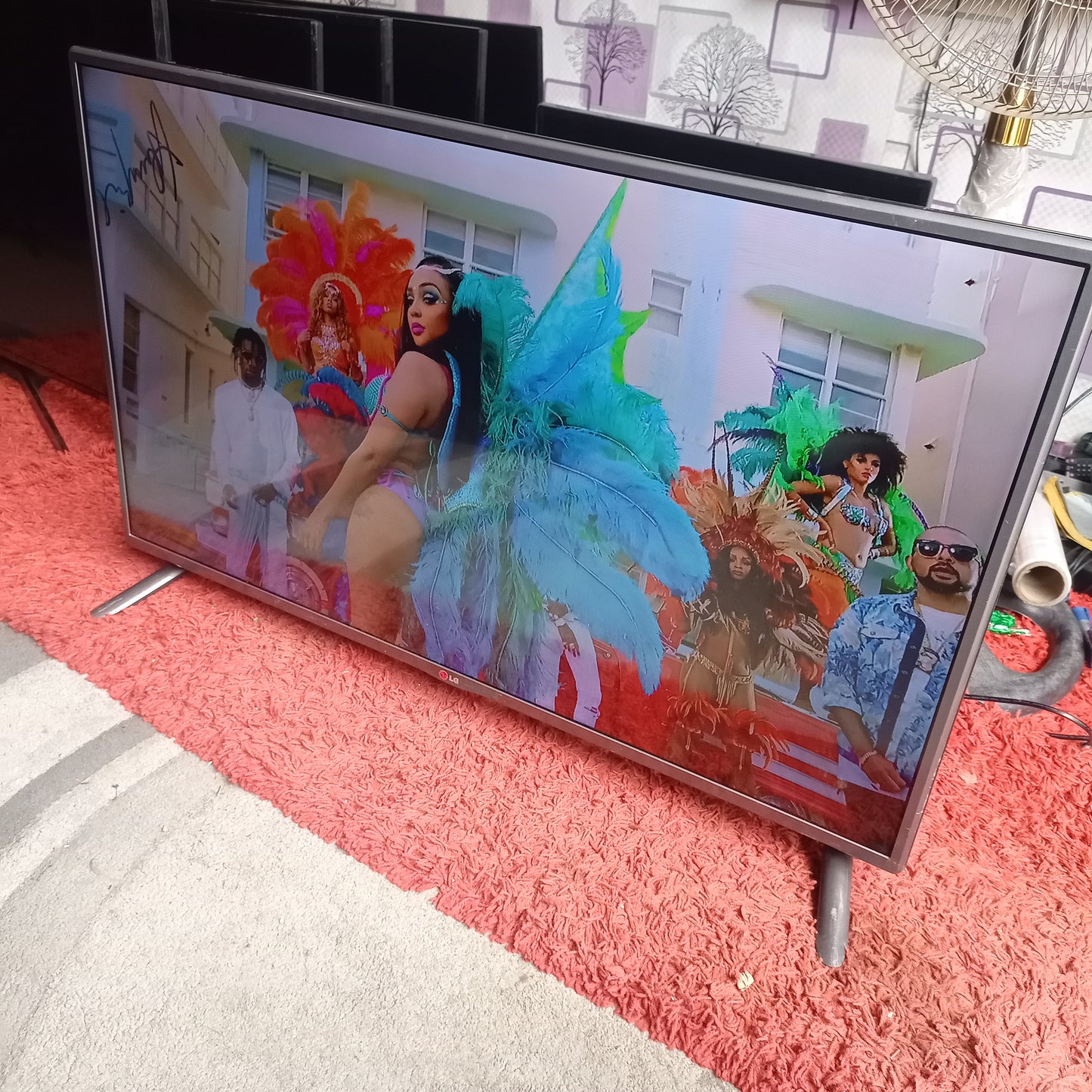 LG 42 Inch 42LB550V Ultra Slim Widescreen 3D, Full HD 1080p LED TV - UK Used
