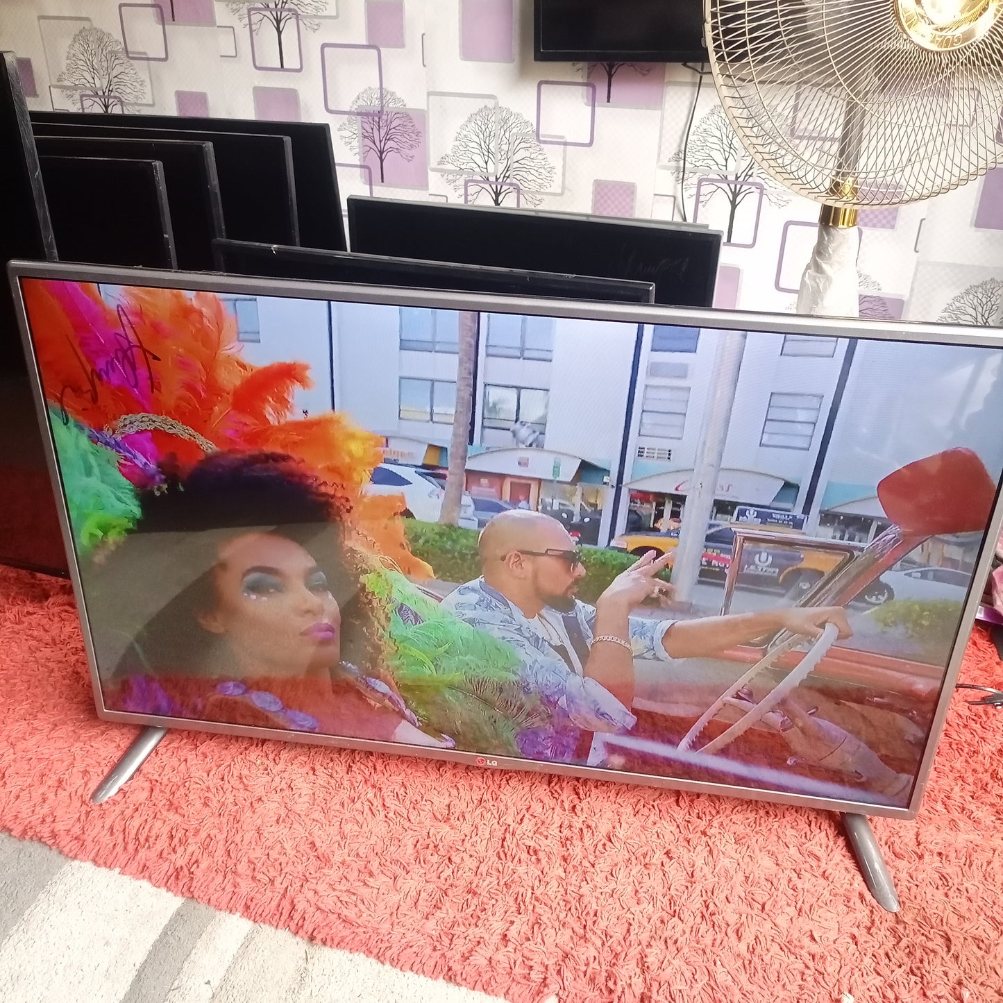 LG 42 Inch 42LB550V Ultra Slim Widescreen 3D, Full HD 1080p LED TV - UK Used