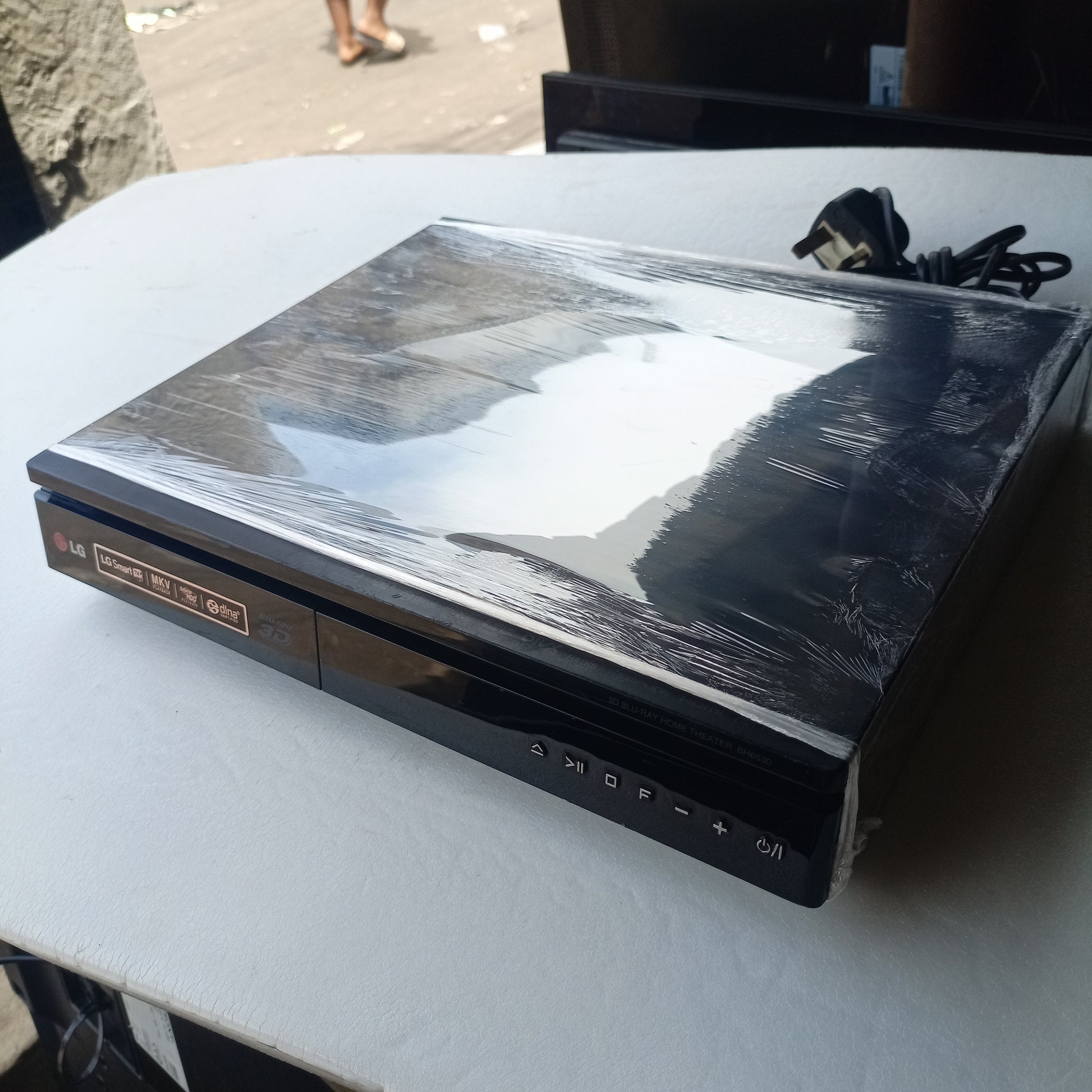 LG BH6530T 1000Watts 3D Blu-ray SMART DVD Home Theater Machine Head - Top View