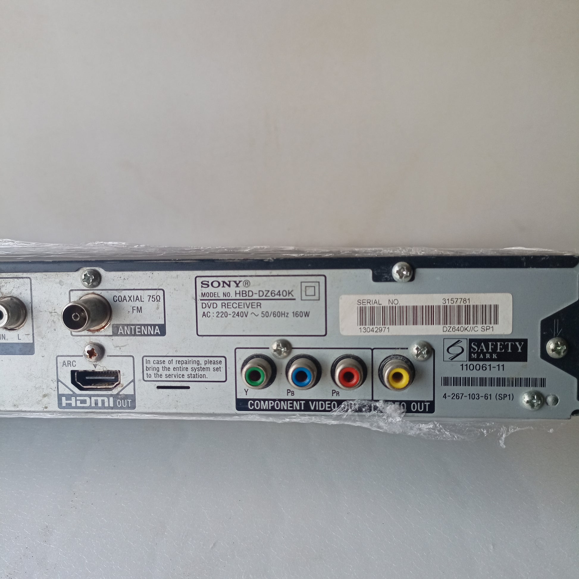 Sony HBD-DZ640K 5.1Ch 1000 Watts DVD Home Theater Machine Head - Video outputs