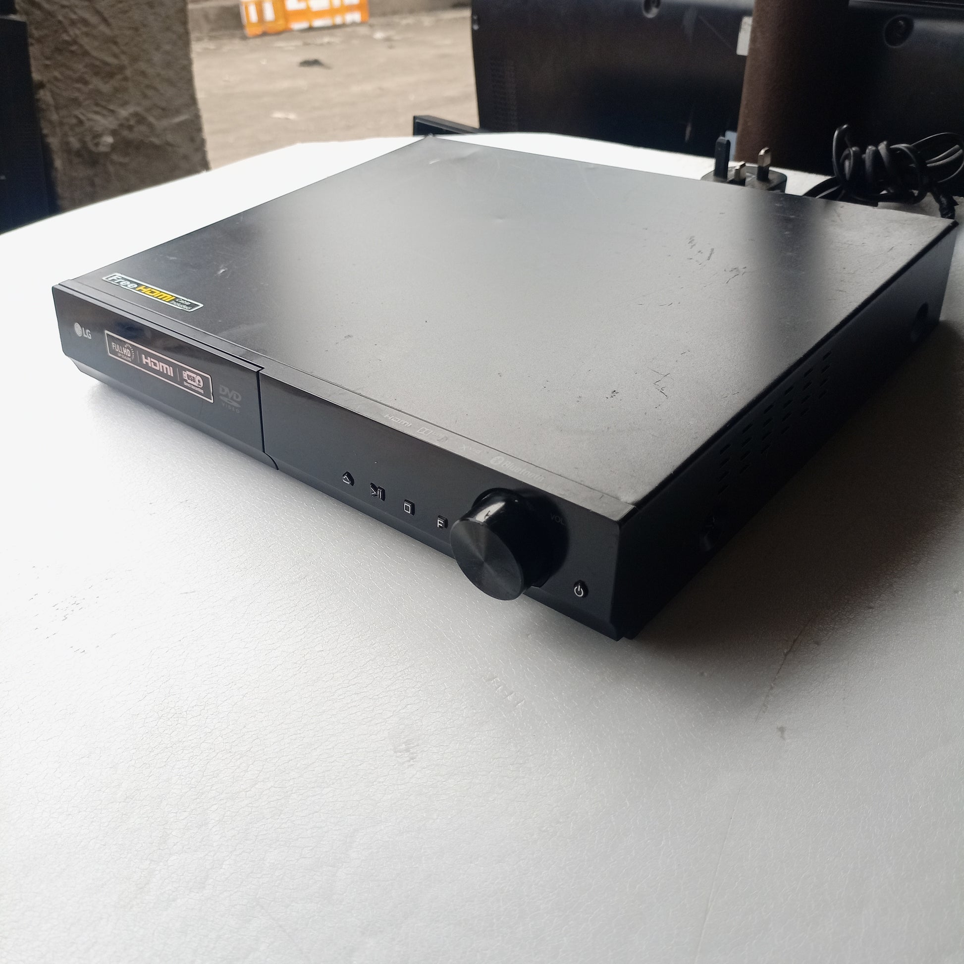 LG LHD457B 5.1Ch 330Watts Bluetooth DVD Home Th eater Machine Head - Front View