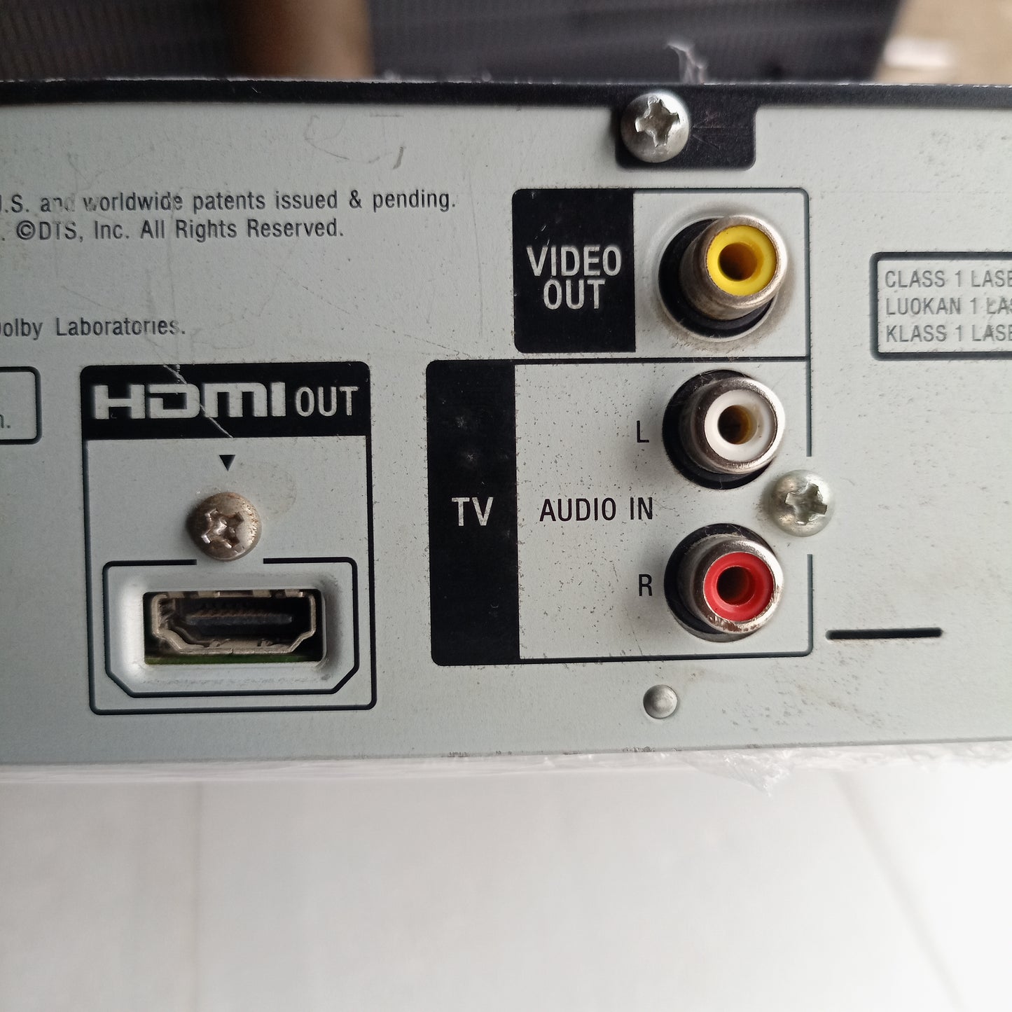 Sony HBD-TZ210 5.1Ch 600 Watts DVD Home Theater Machine Head - Video outputs and Audio in