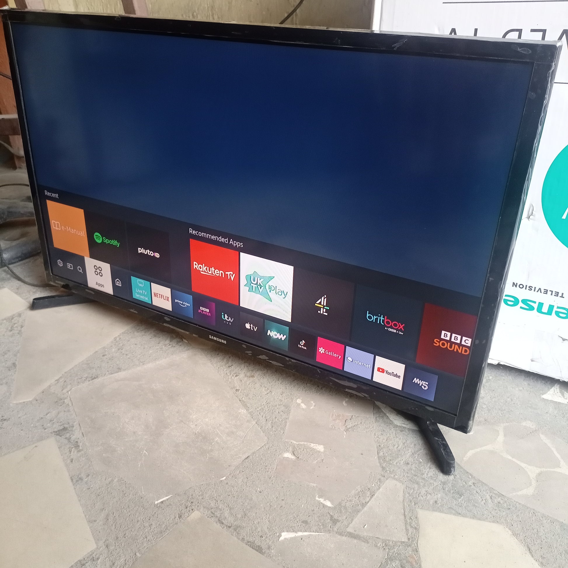 SAMSUNG 32 Inch UE32T4300 Series 2020 Active HDR Smart Apple TV - Application View