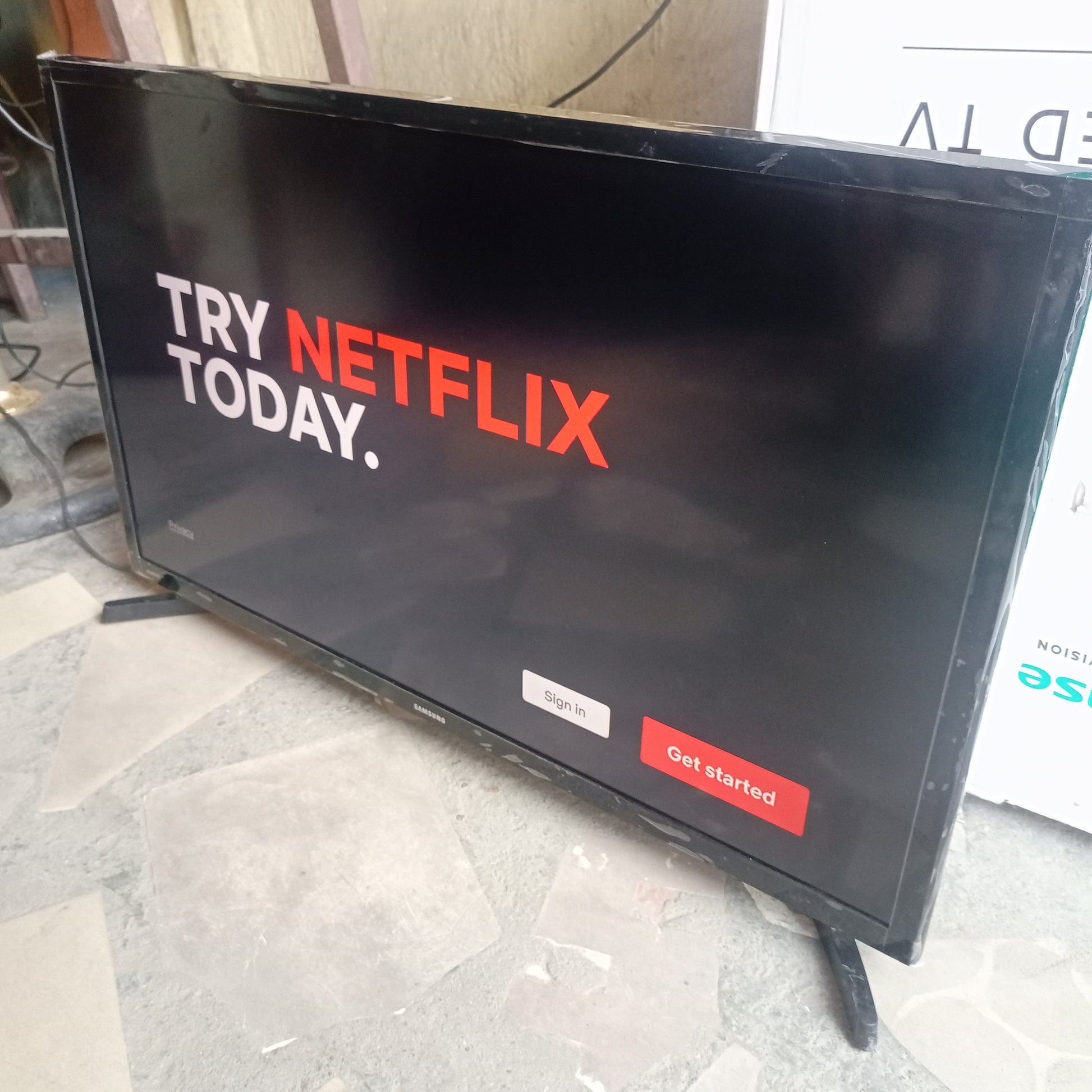 SAMSUNG 32 Inch UE32T4300 Series 2020 Active HDR Smart Apple TV - Netflix support