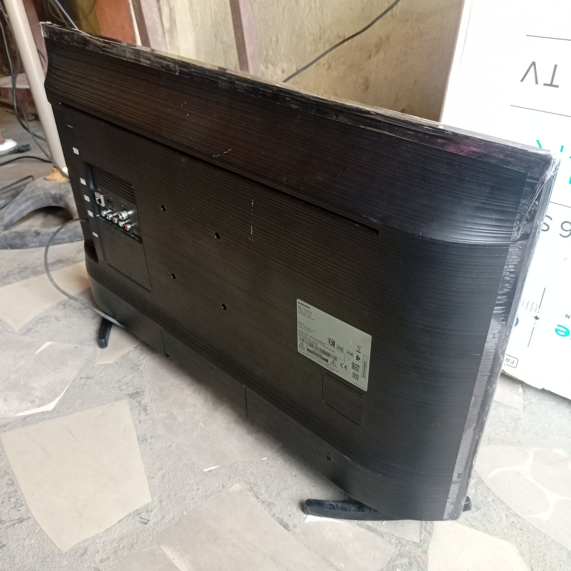 SAMSUNG 32 Inch UE32T4300 Series 2020 Active HDR Smart Apple TV - Back View