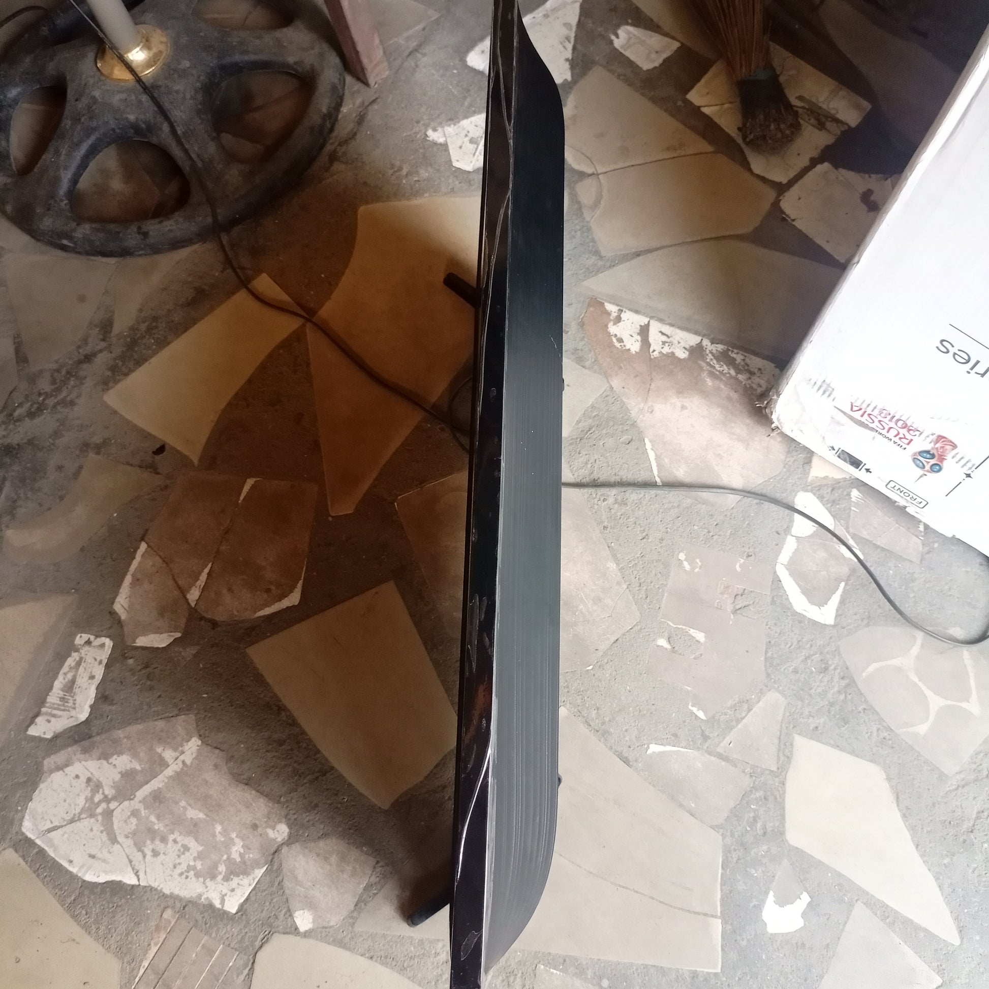 SAMSUNG 32 Inch UE32T4300 Series 2020 Active HDR Smart Apple TV - Top View