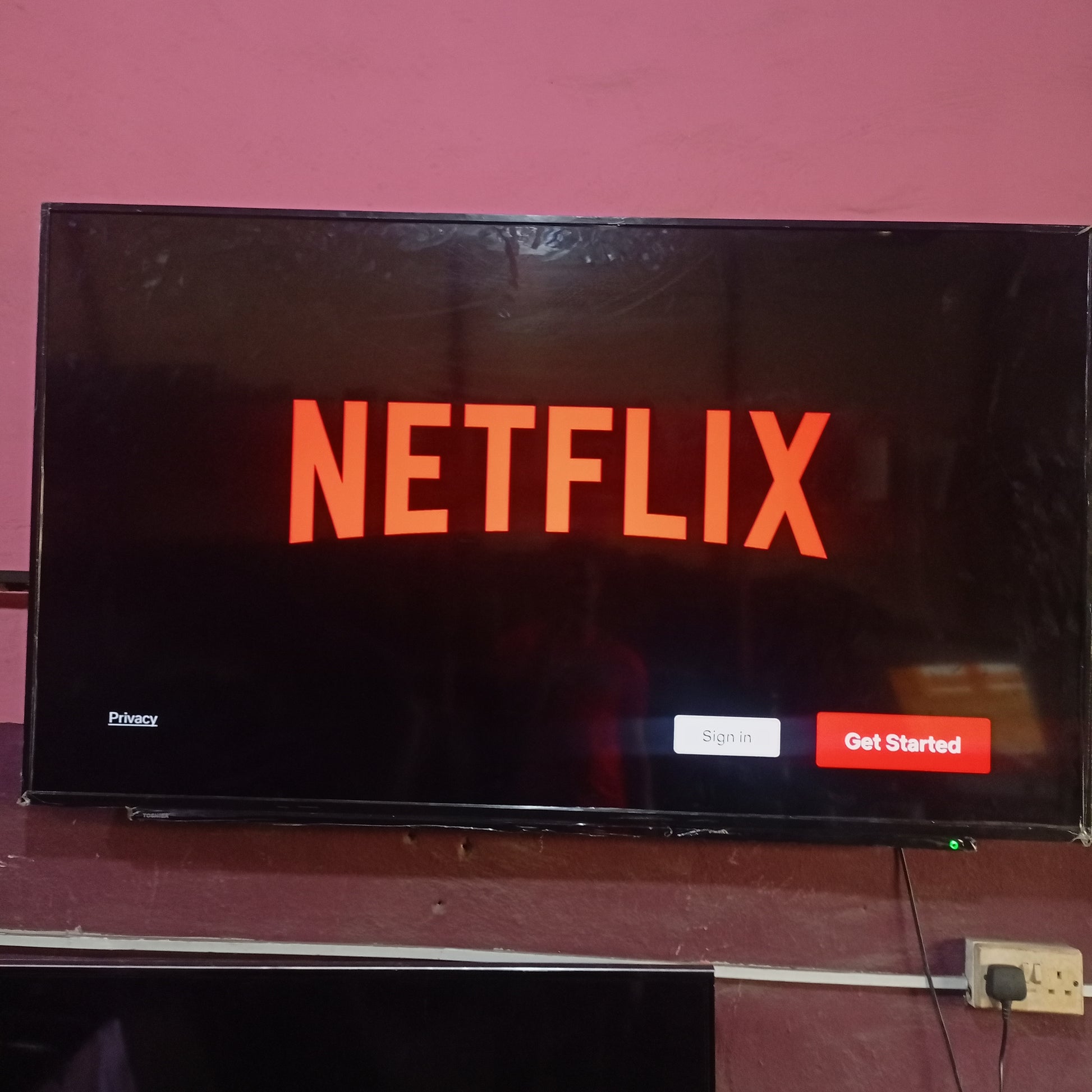 Toshiba 65 inch Satellite Smart 4K UHD LED TV (Wireless Display, Netflix, YouTube) - Foreign Used