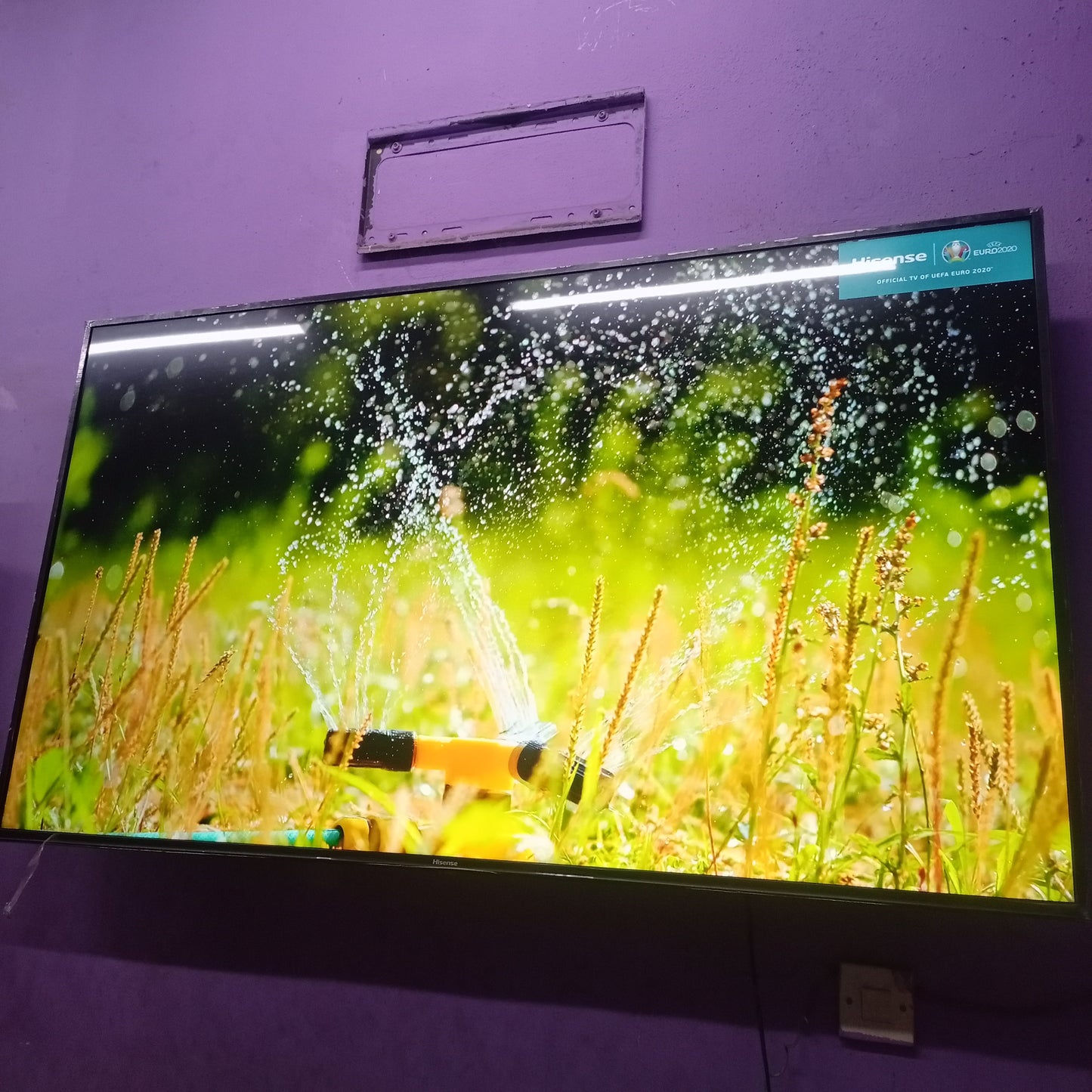Hisense 65 inch VIDAA Smart 4K UHD LED TV (Netflix, YouTube, Amazon Prime) - Foreign Used