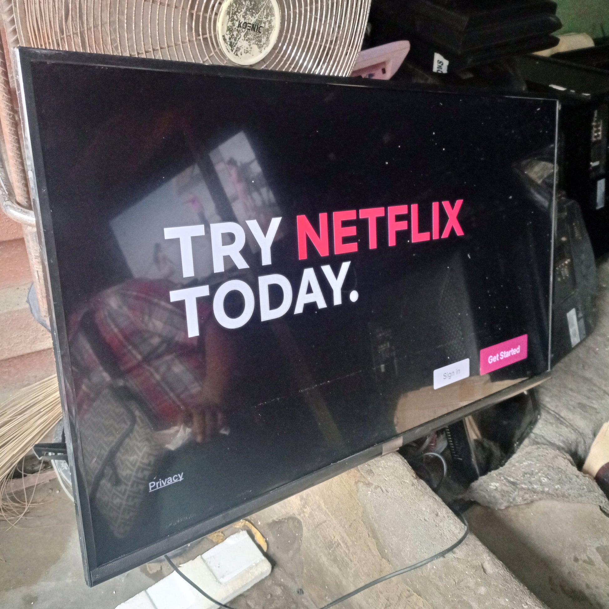 TCL 43 inch 43DP603 Smart 4K UHD LED TV (WiFi, Netflix, YouTube) - Foreign Used