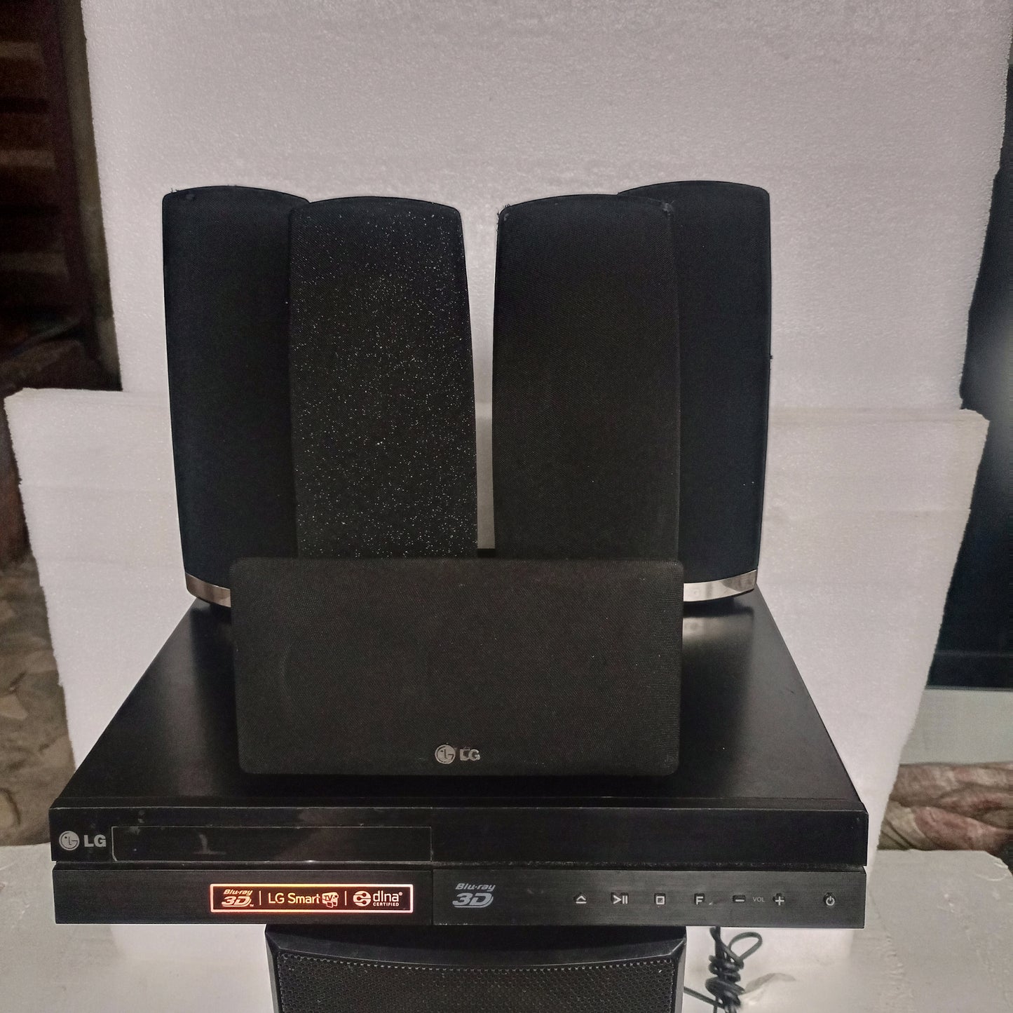 LG BH6620S 5.1Ch 850W 3D Blu-ray DVD Home Cinema System (USB, FM, Aux, Optical, HDMI Out)- Foreign Used