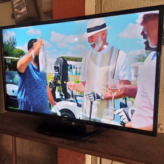 LG 42 Inch 42LN5400 Widescreen 120Hz 1080p FHD LED TV - London Used