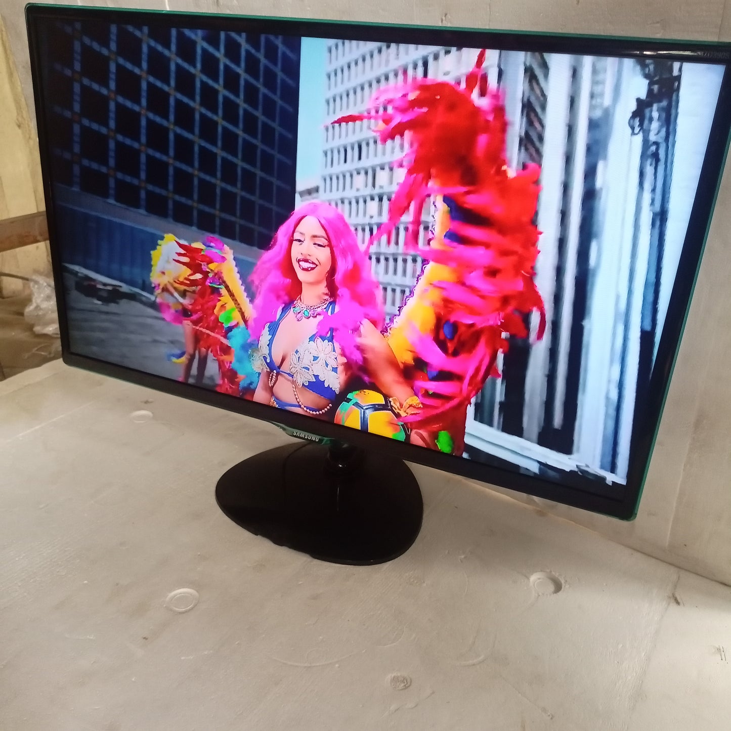 SAMSUNG 27 Inch LT27D390 Smart Built-in WiFi Full HD LED TV - Picture quality