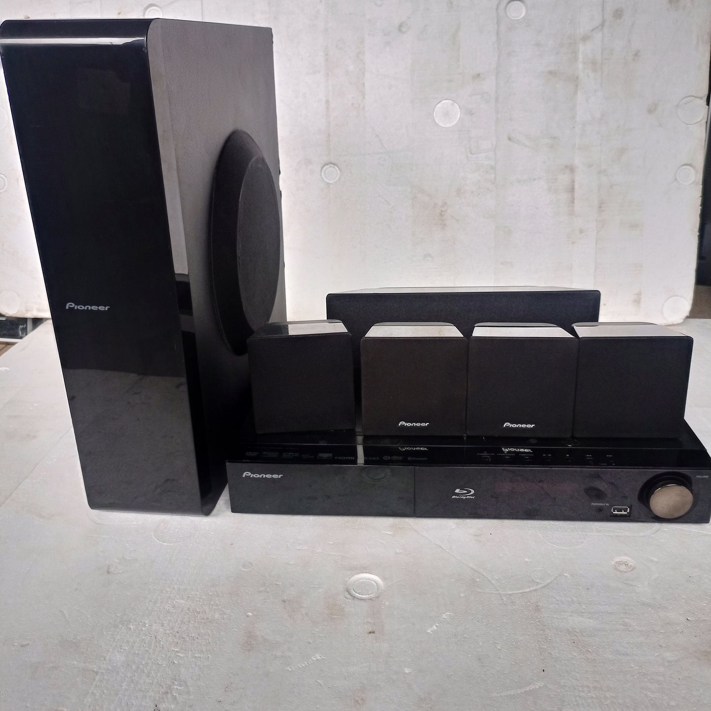 PIONEER XV-BD717 5.1Ch 1000Watts Bluetooth 3D Blu-Ray DVD Home Theater Set - London Used