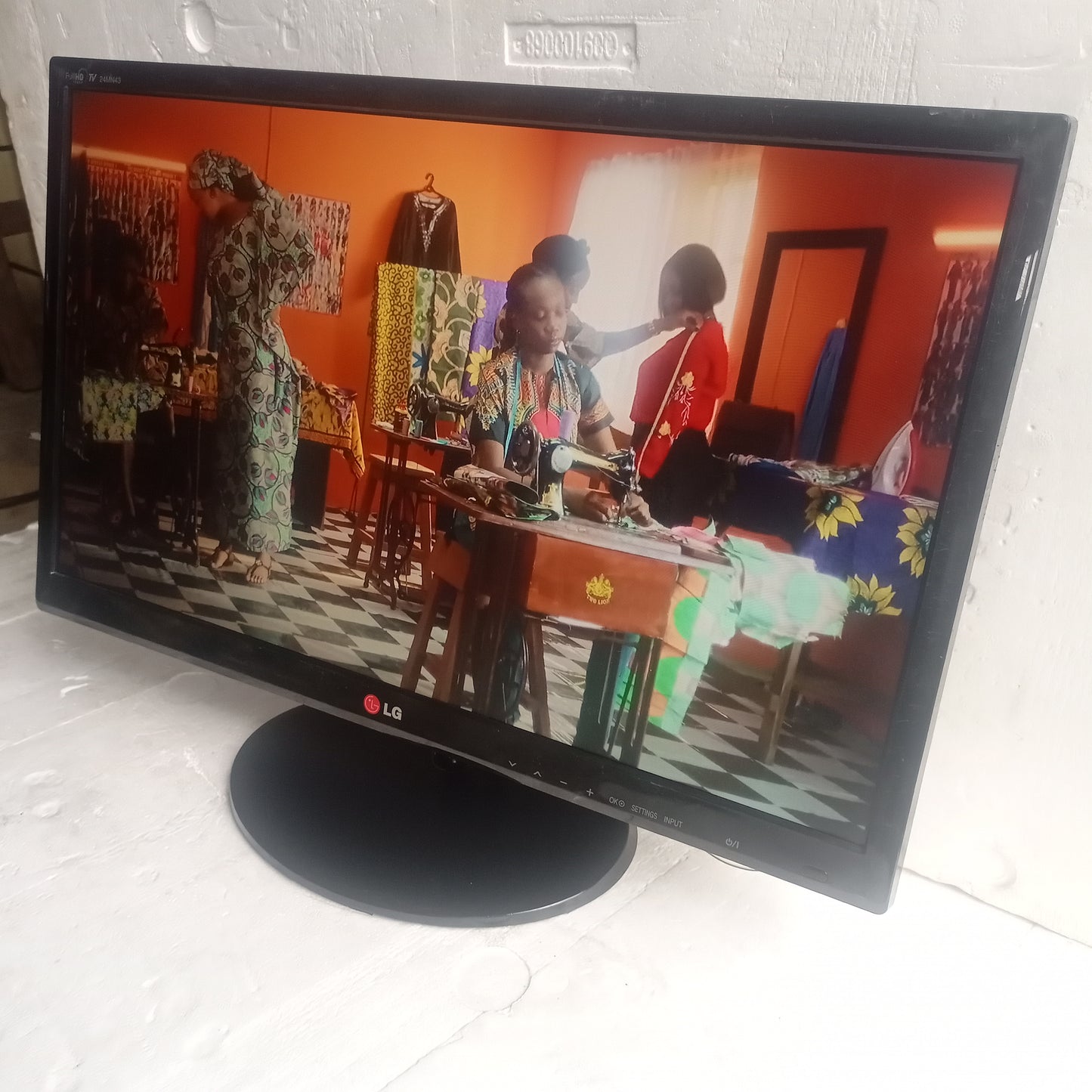 LG 24 Inch 24MT45D-PZ Full HD LED TV - London Used