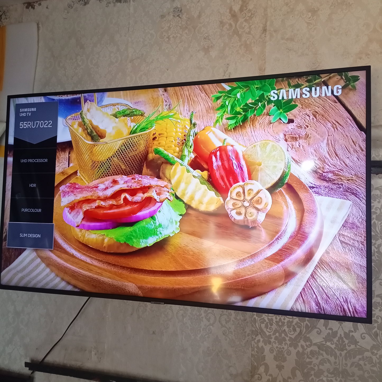 SAMSUNG 55 Inch UE55RU7020 Series 7 Smart 4K UHD HDR10+ Apple TV - UK Used