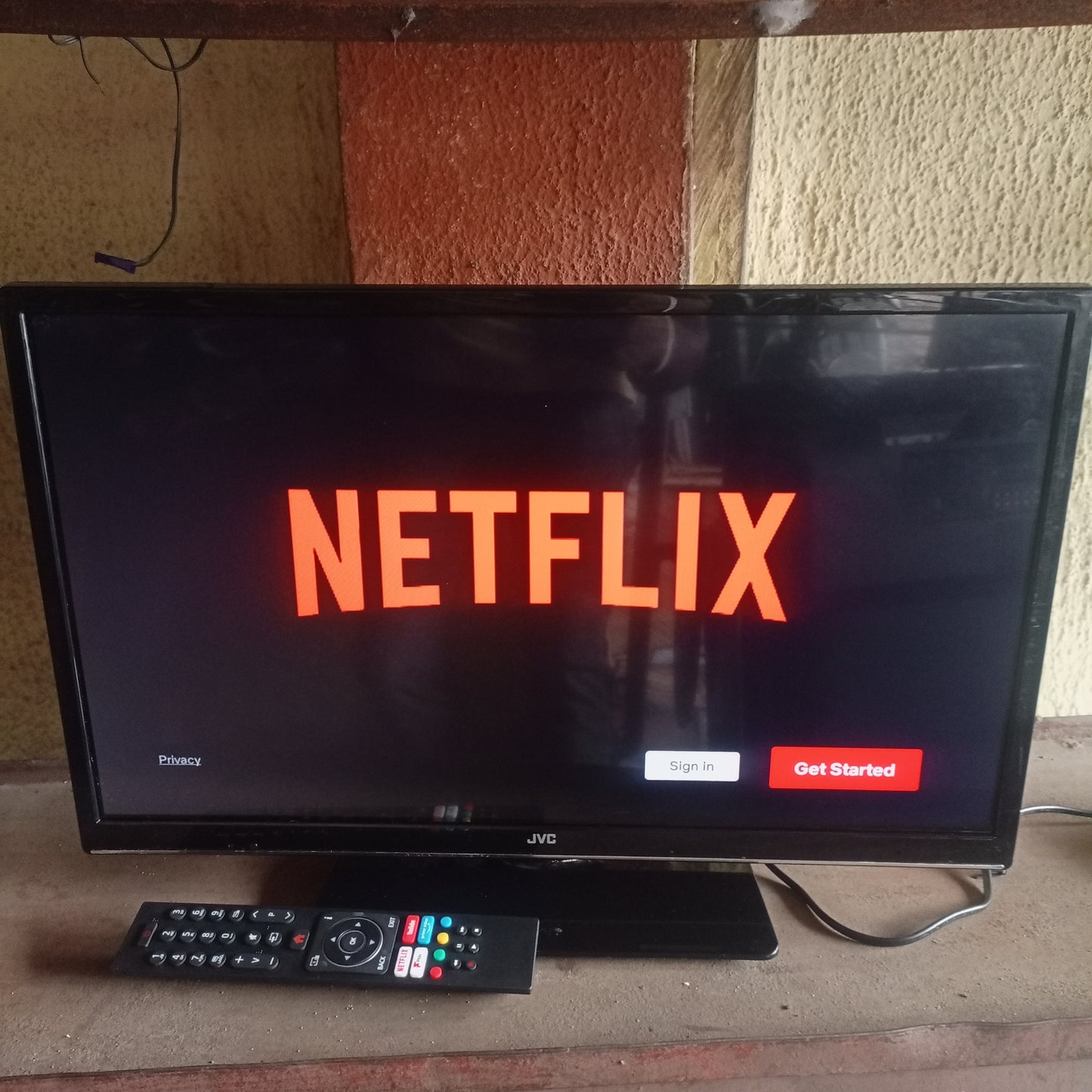 JVC 24 inch LT-24C685 Smart Full HD LED TV (DVD Combo) + Built-in WiFi - Netflix