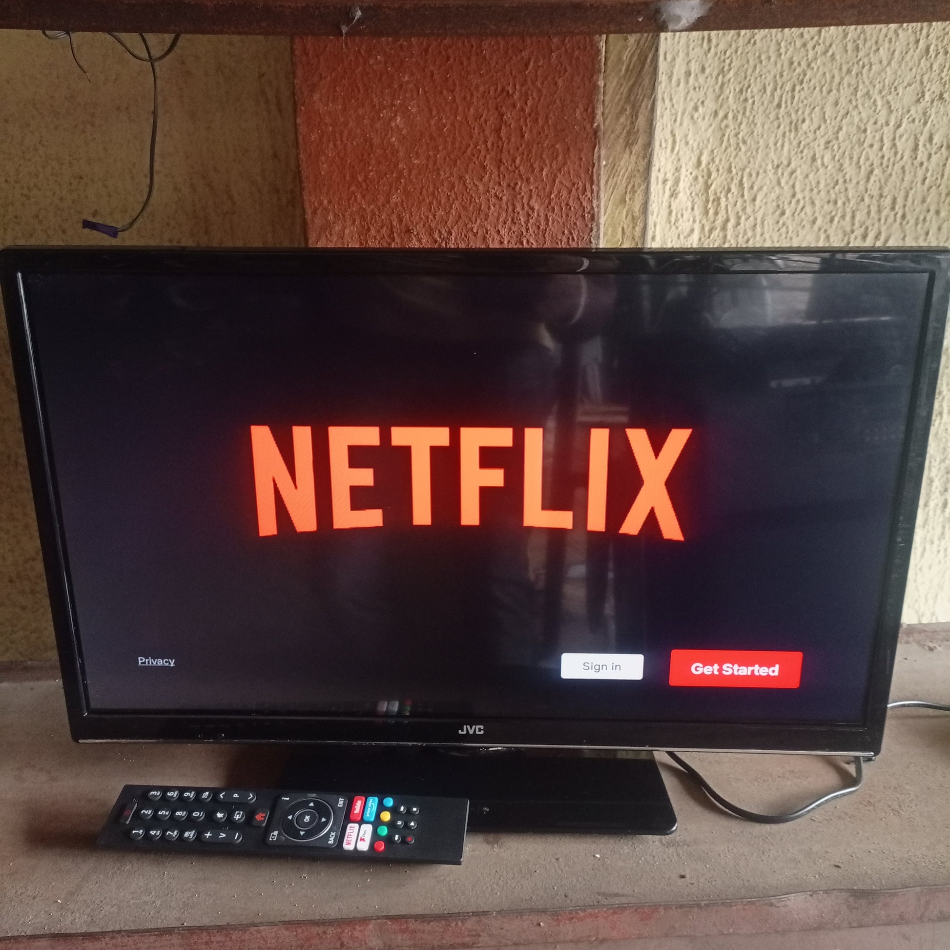 JVC 24 inch LT-24C685 Smart Full HD LED TV (DVD Combo) + Built-in WiFi - Netflix