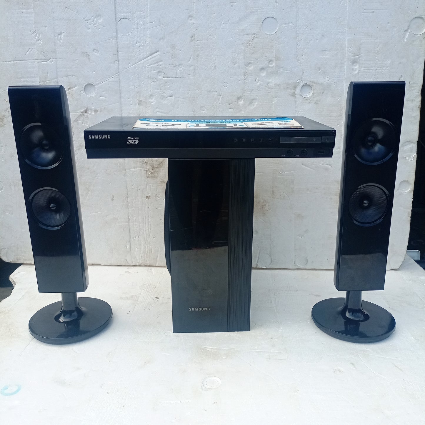 Samsung HT-ES4200K 2.1Ch 500Watts Blu-ray 3D DVD Tallboy Home Theater Complete Set - Foreign Used