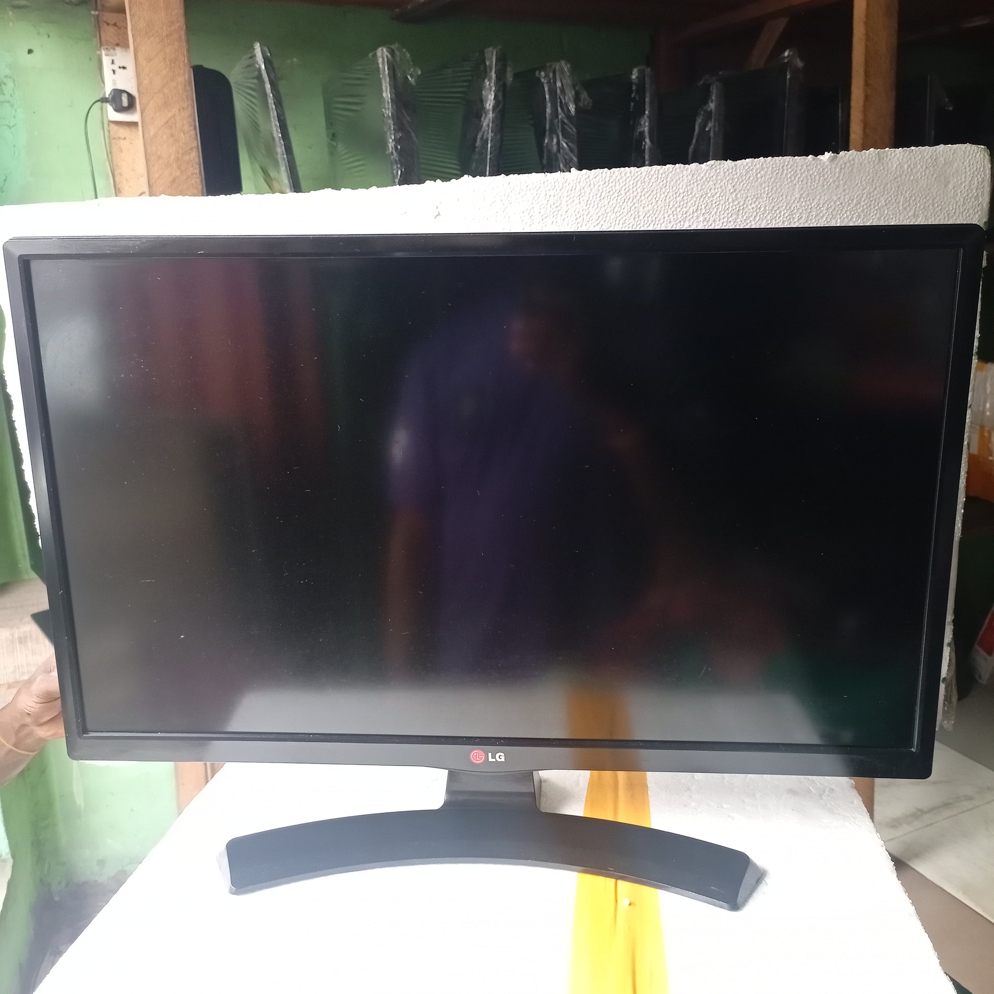 LG 28 Inch 28LB450U Full HD 1080p Satellite LED TV - London Used