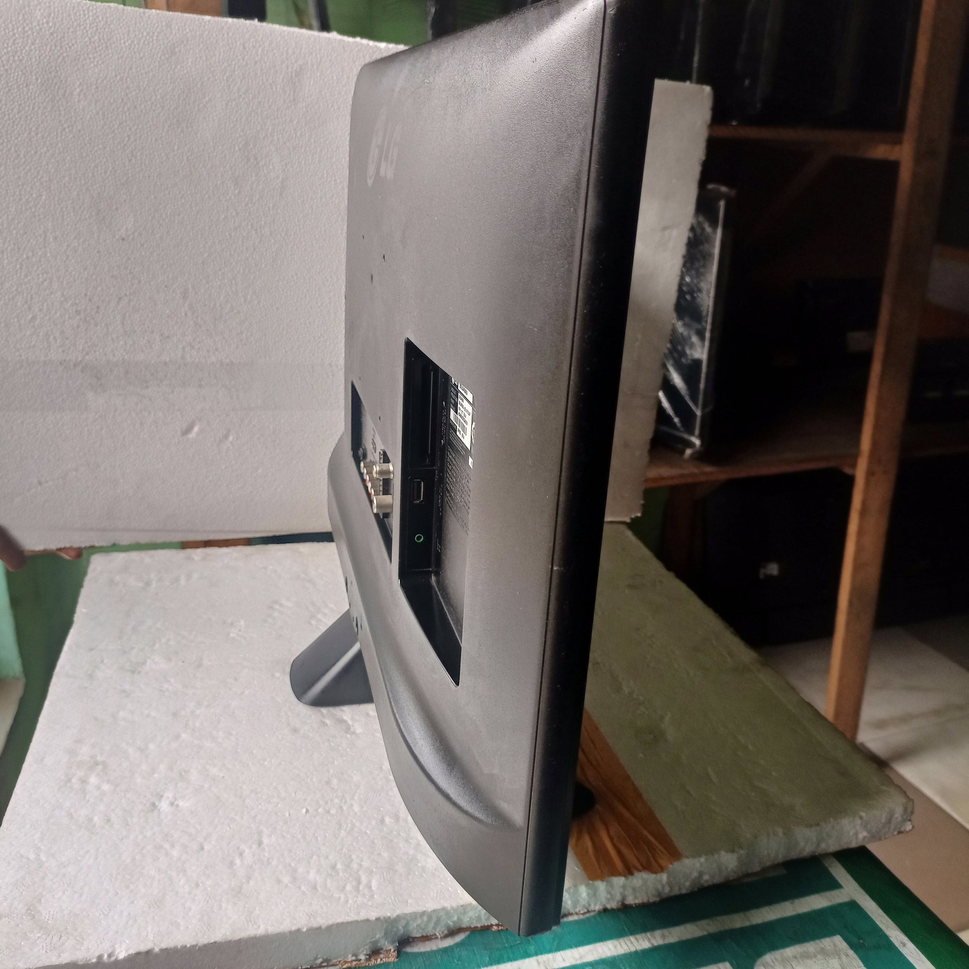 LG 28 Inch 28LB450U Full HD 1080p Satellite LED TV (DC-19V) - USB ports