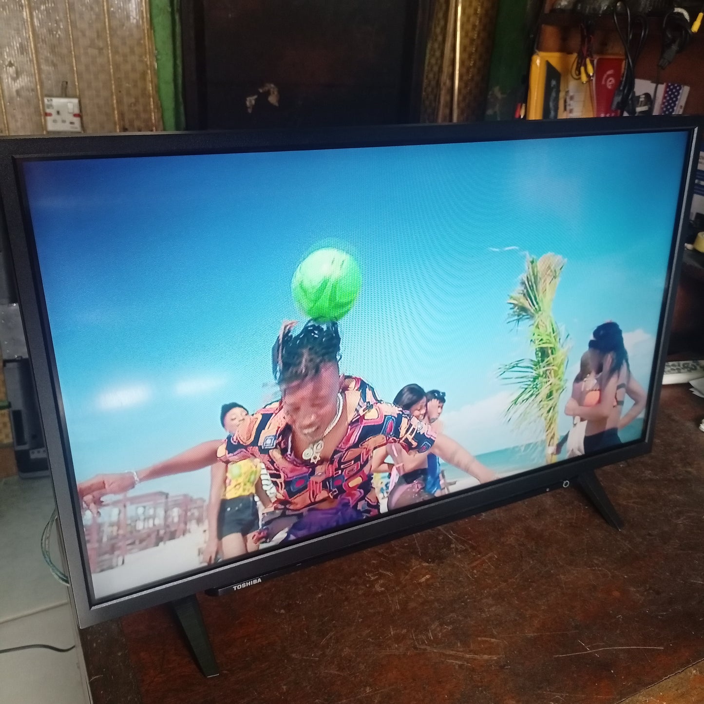 TOSHIBA 32 pouces 32W3863DB Satellite Smart FHD LED TV + WiFi intégré - Londres utilisé