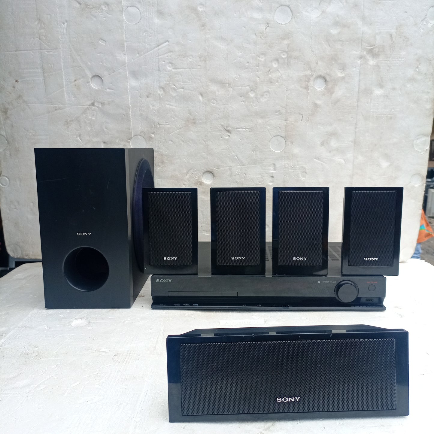 Système de cinéma maison DVD Sony DAV-DZ210 5.1 canaux 600 watts - Londres d'occasion