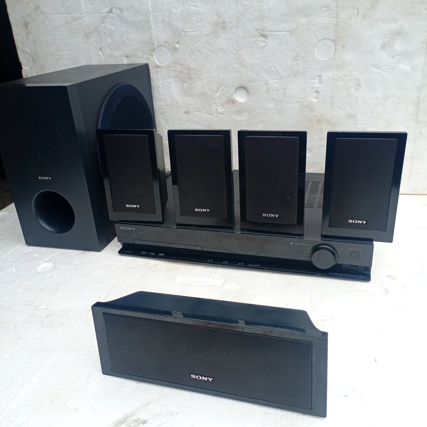 Système de cinéma maison DVD Sony DAV-DZ210 5.1 canaux 600 watts - Londres d'occasion