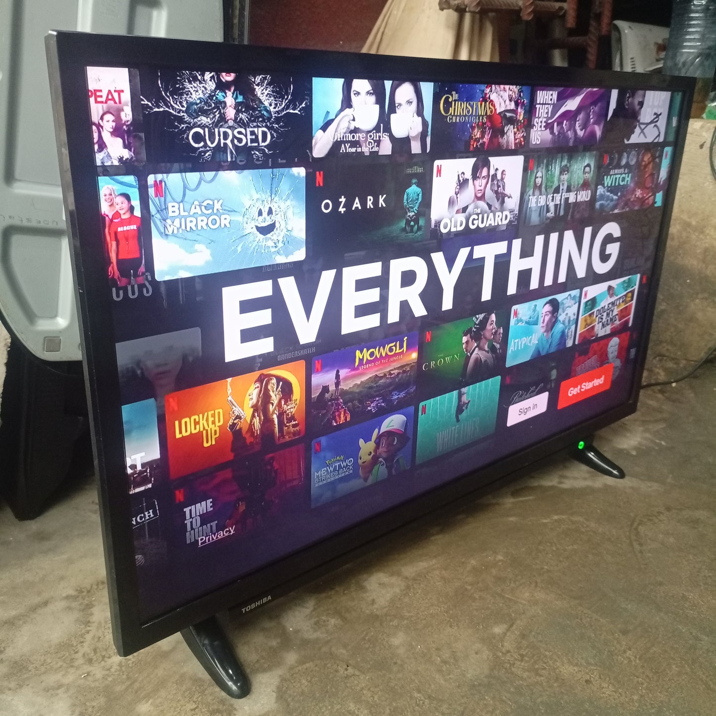 TOSHIBA 32 inch 32L2963DG Satellite Smart FHD LED TV + Built-in WiFi - London Used