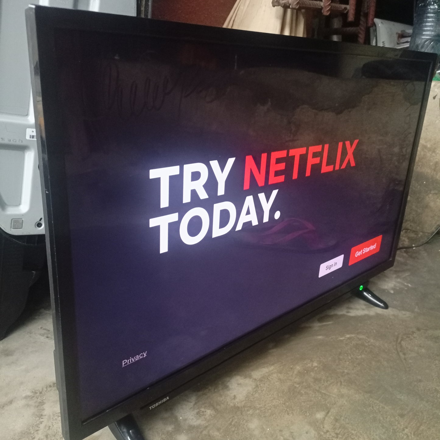 TOSHIBA 32 inch 32L2963DG Satellite Smart FHD LED TV + Built-in WiFi - Netflix