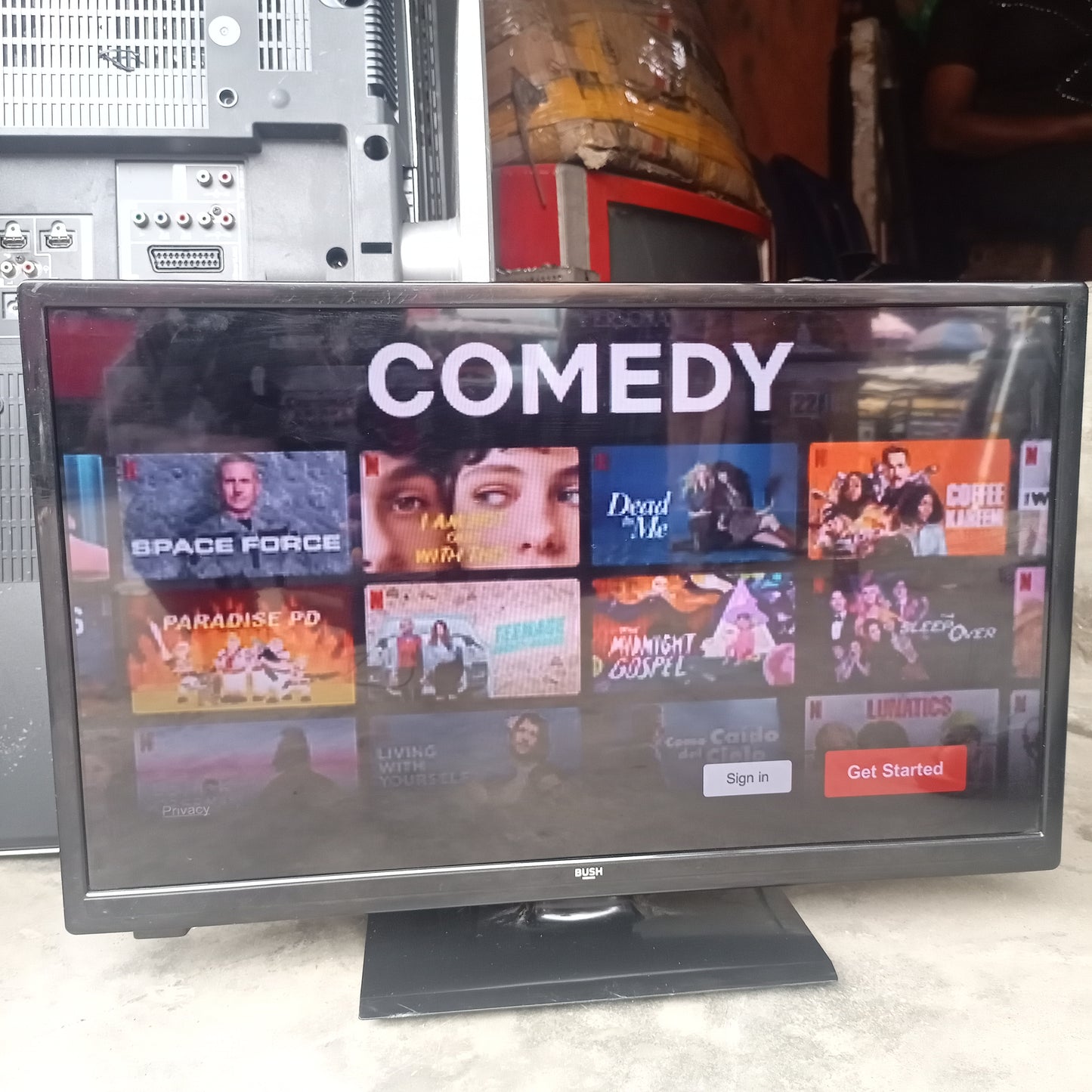 BUSH 24 Inch LED24265DVDCNTD Smart Full HD LED TV (DVD Combo) + Screen Mirroring, Netflix & YouTube - UK Used